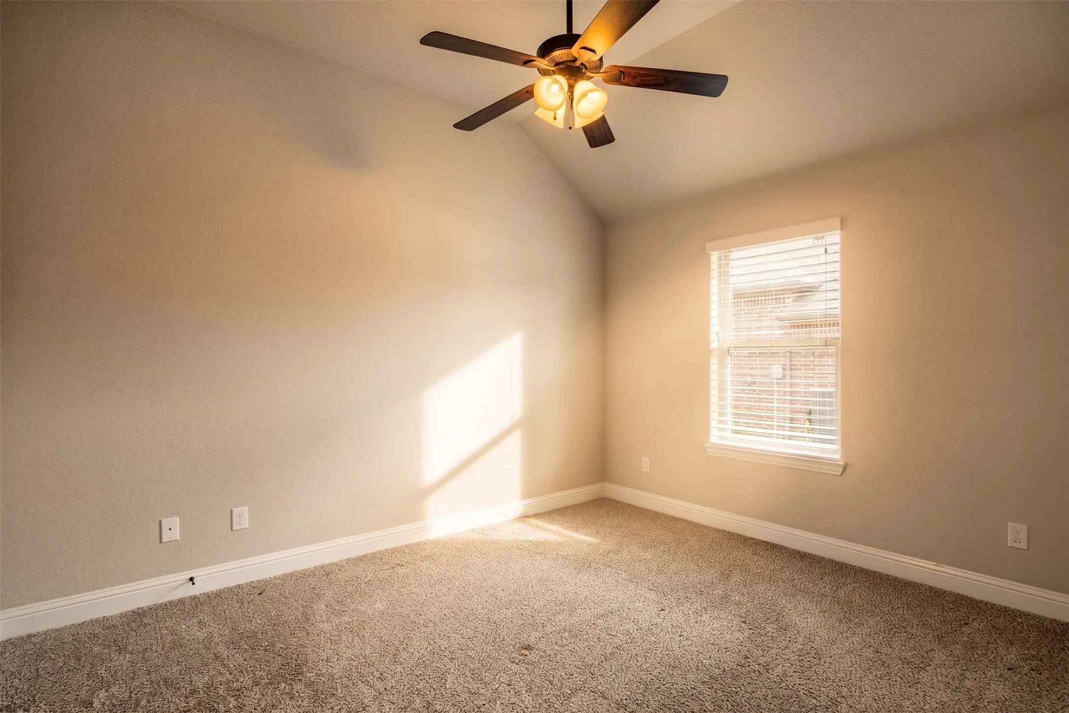 Single Family Residence For Sale in Hood County , 2038 Clive Drive, Granbury, Texas 76048, 3 Bedroom, 2 Bathroom, 2 Garage spaces, 2,142 Sqft, built in 2017, mls#21312415, Real Estate Agent in Granbury, Homes For Sale in Hood county, Homes For Sale in Granbury, Realtor in Granbury Texas, Real Estate Brokerage Independent Realty Texas, Luminita Cordes Realtor