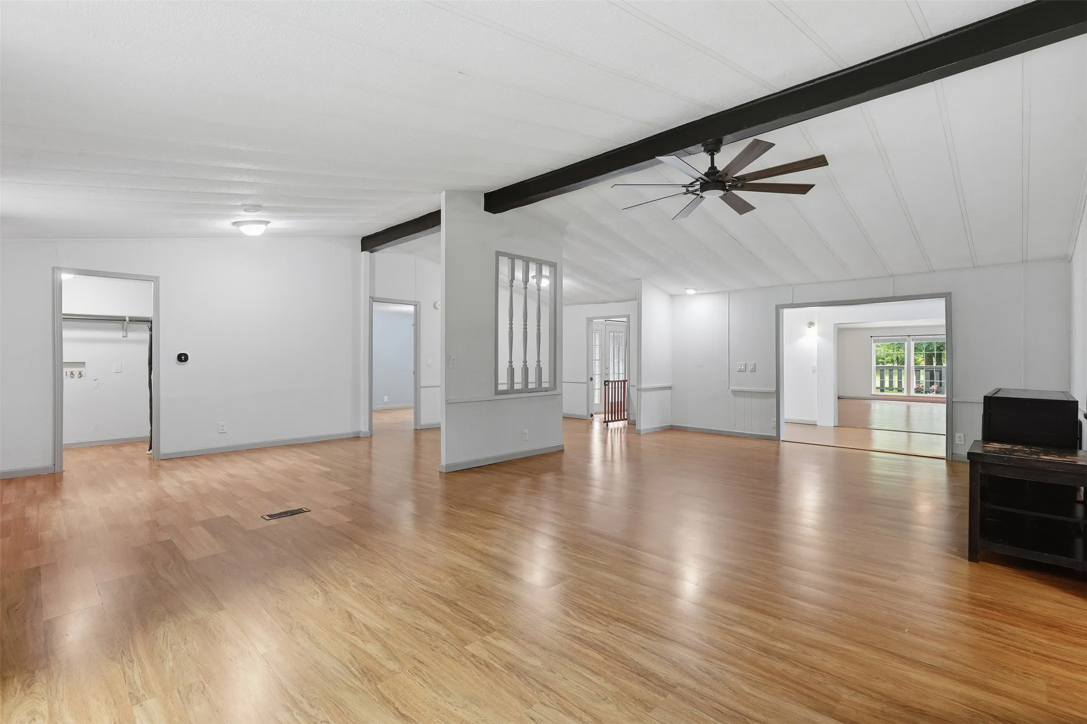 Mobile Home For Sale in Johnson County , 907 Quail Run, Cleburne, Texas 76031, 4 Bedroom, 4 Bathroom, Garage spaces, 3,136 Sqft, built in 1985, mls#21311065, Real Estate Agent in Cleburne, Homes For Sale in Johnson county, Homes For Sale in Cleburne, Realtor in Cleburne Texas, Real Estate Brokerage Independent Realty Texas, Luminita Cordes Realtor