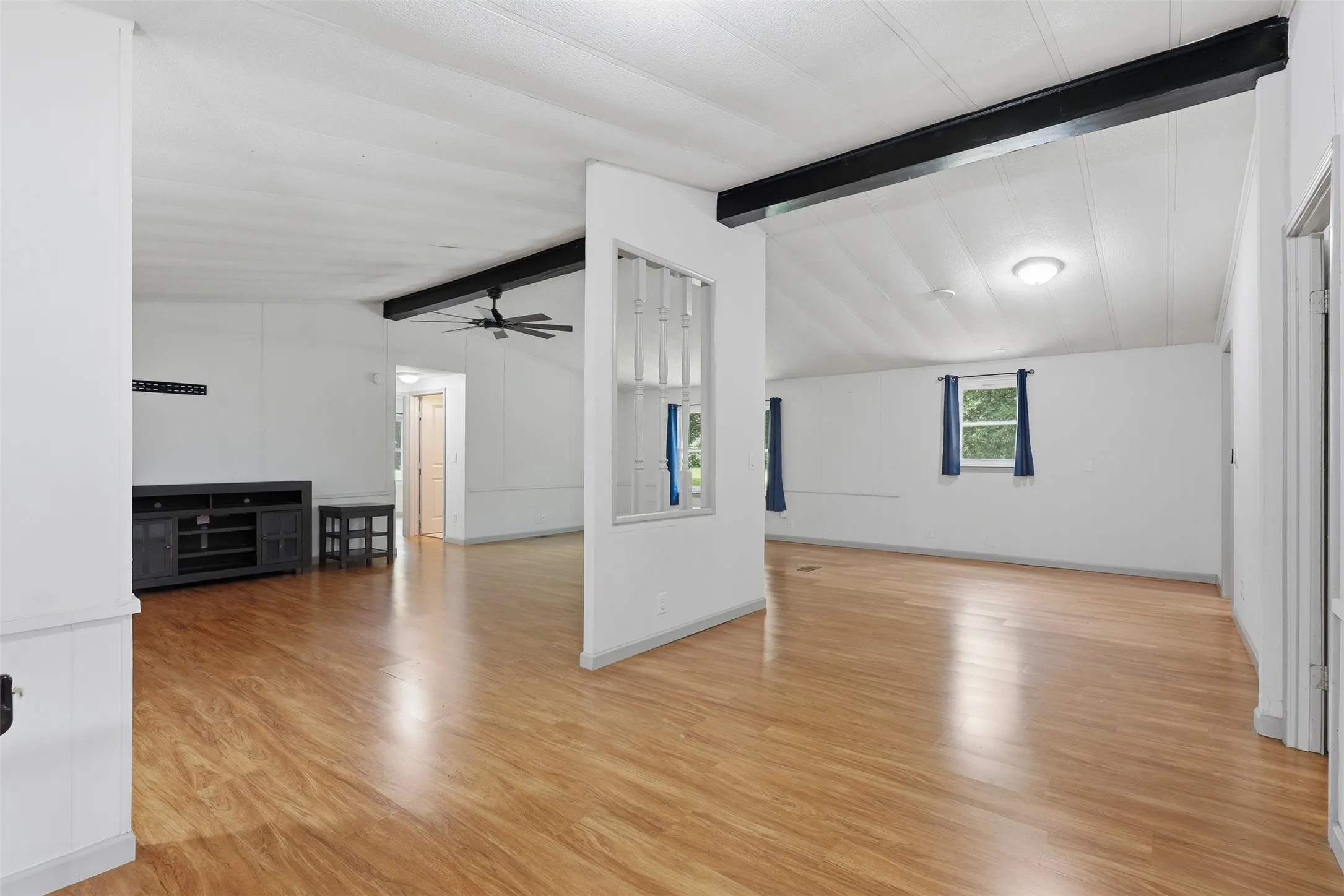Mobile Home For Sale in Johnson County , 907 Quail Run, Cleburne, Texas 76031, 4 Bedroom, 4 Bathroom, Garage spaces, 3,136 Sqft, built in 1985, mls#21311065, Real Estate Agent in Cleburne, Homes For Sale in Johnson county, Homes For Sale in Cleburne, Realtor in Cleburne Texas, Real Estate Brokerage Independent Realty Texas, Luminita Cordes Realtor