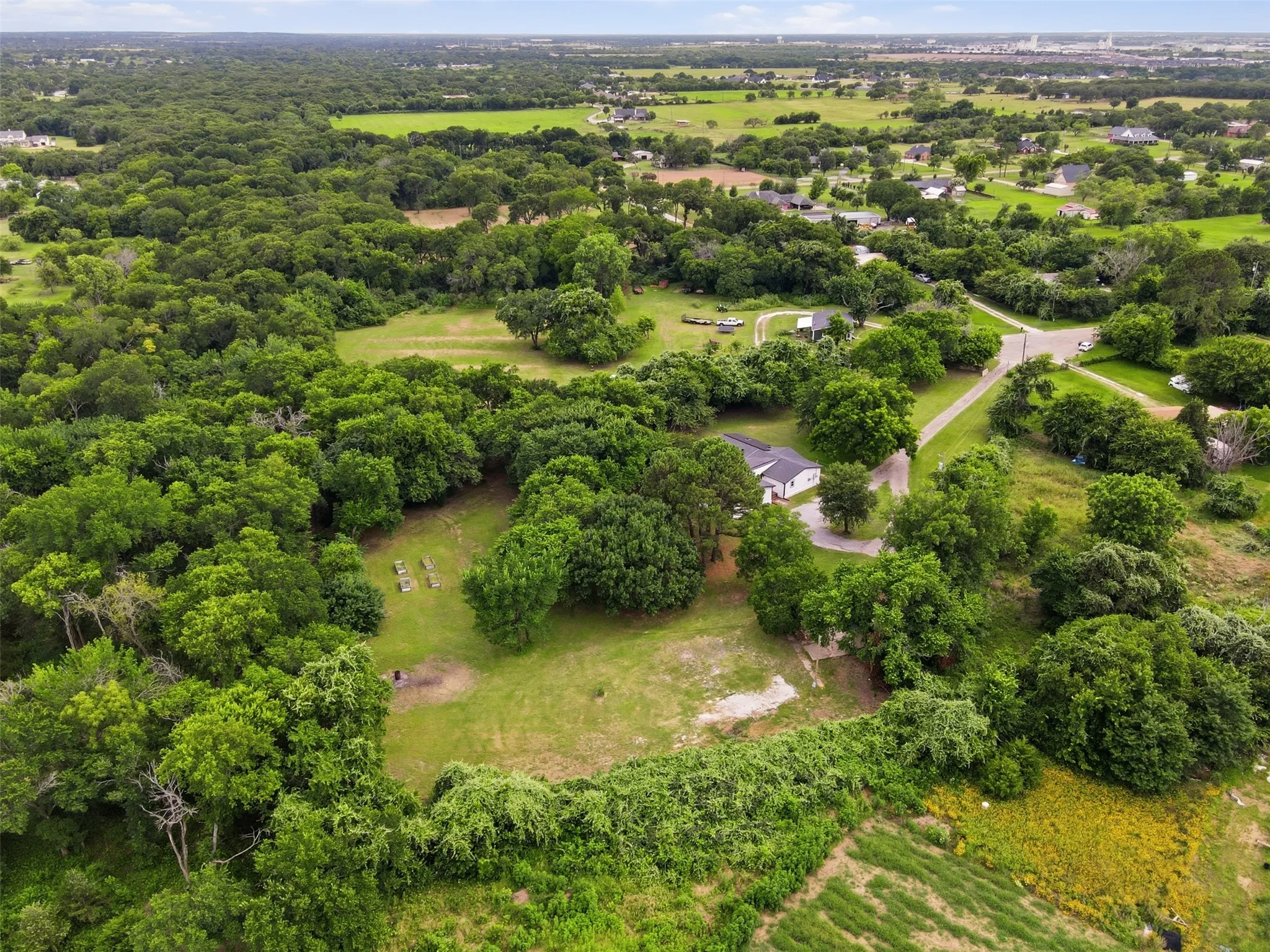 Mobile Home For Sale in Johnson County , 907 Quail Run, Cleburne, Texas 76031, 4 Bedroom, 4 Bathroom, Garage spaces, 3,136 Sqft, built in 1985, mls#21311065, Real Estate Agent in Cleburne, Homes For Sale in Johnson county, Homes For Sale in Cleburne, Realtor in Cleburne Texas, Real Estate Brokerage Independent Realty Texas, Luminita Cordes Realtor