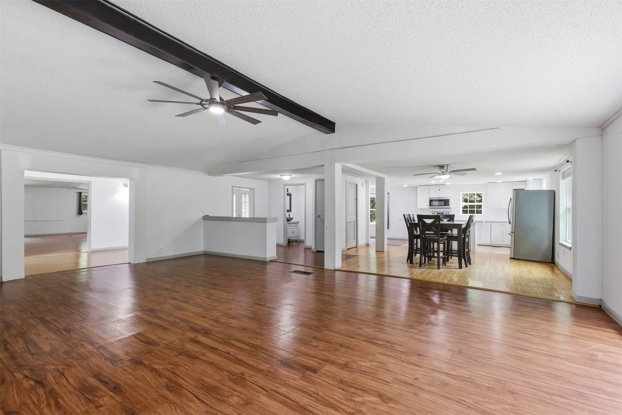 Mobile Home For Sale in Johnson County , 907 Quail Run, Cleburne, Texas 76031, 4 Bedroom, 4 Bathroom, Garage spaces, 3,136 Sqft, built in 1985, mls#21311065, Real Estate Agent in Cleburne, Homes For Sale in Johnson county, Homes For Sale in Cleburne, Realtor in Cleburne Texas, Real Estate Brokerage Independent Realty Texas, Luminita Cordes Realtor