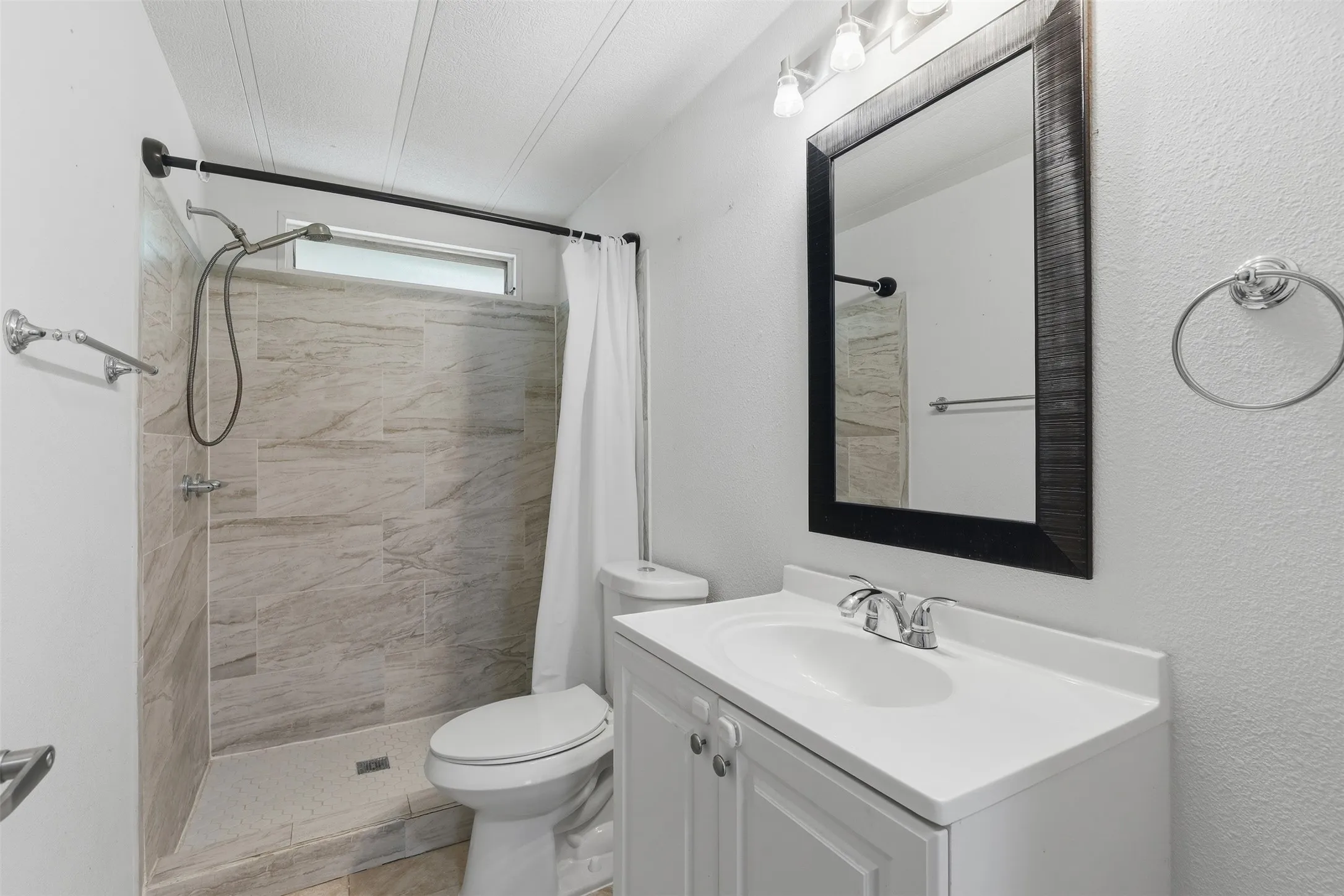 Mobile Home For Sale in Johnson County , 907 Quail Run, Cleburne, Texas 76031, 4 Bedroom, 4 Bathroom, Garage spaces, 3,136 Sqft, built in 1985, mls#21311065, Real Estate Agent in Cleburne, Homes For Sale in Johnson county, Homes For Sale in Cleburne, Realtor in Cleburne Texas, Real Estate Brokerage Independent Realty Texas, Luminita Cordes Realtor