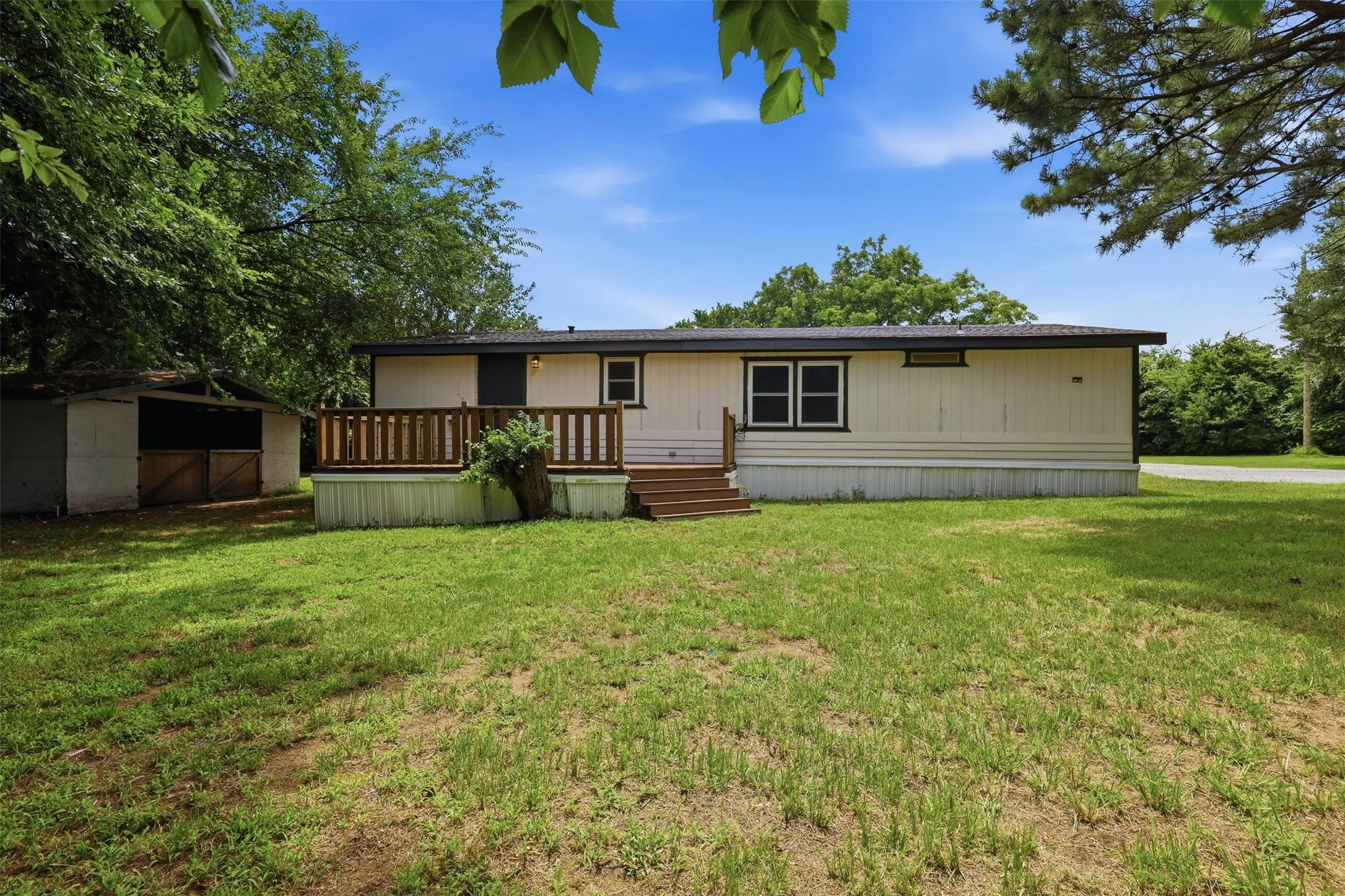 Mobile Home For Sale in Johnson County , 907 Quail Run, Cleburne, Texas 76031, 4 Bedroom, 4 Bathroom, Garage spaces, 3,136 Sqft, built in 1985, mls#21311065, Real Estate Agent in Cleburne, Homes For Sale in Johnson county, Homes For Sale in Cleburne, Realtor in Cleburne Texas, Real Estate Brokerage Independent Realty Texas, Luminita Cordes Realtor