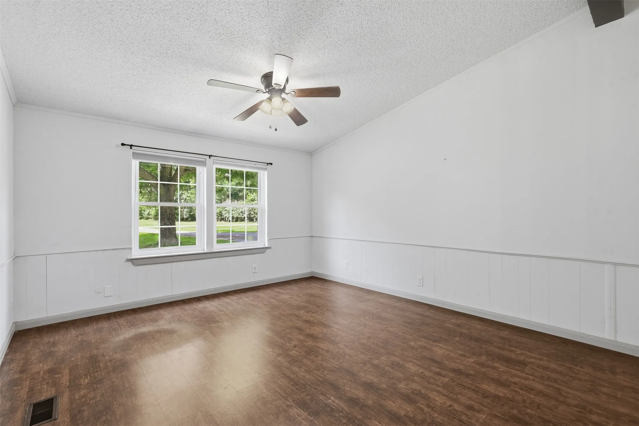 Mobile Home For Sale in Johnson County , 907 Quail Run, Cleburne, Texas 76031, 4 Bedroom, 4 Bathroom, Garage spaces, 3,136 Sqft, built in 1985, mls#21311065, Real Estate Agent in Cleburne, Homes For Sale in Johnson county, Homes For Sale in Cleburne, Realtor in Cleburne Texas, Real Estate Brokerage Independent Realty Texas, Luminita Cordes Realtor