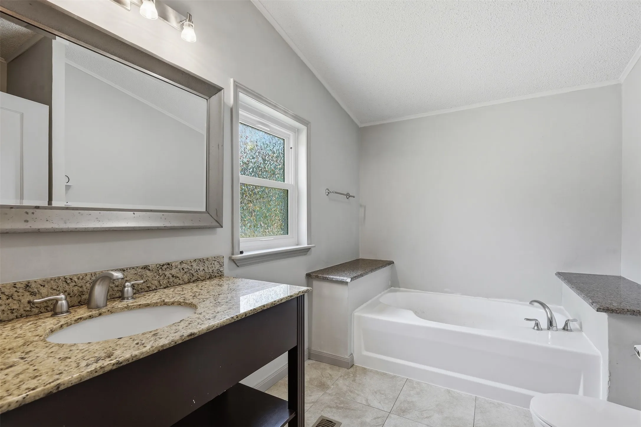 Mobile Home For Sale in Johnson County , 907 Quail Run, Cleburne, Texas 76031, 4 Bedroom, 4 Bathroom, Garage spaces, 3,136 Sqft, built in 1985, mls#21311065, Real Estate Agent in Cleburne, Homes For Sale in Johnson county, Homes For Sale in Cleburne, Realtor in Cleburne Texas, Real Estate Brokerage Independent Realty Texas, Luminita Cordes Realtor