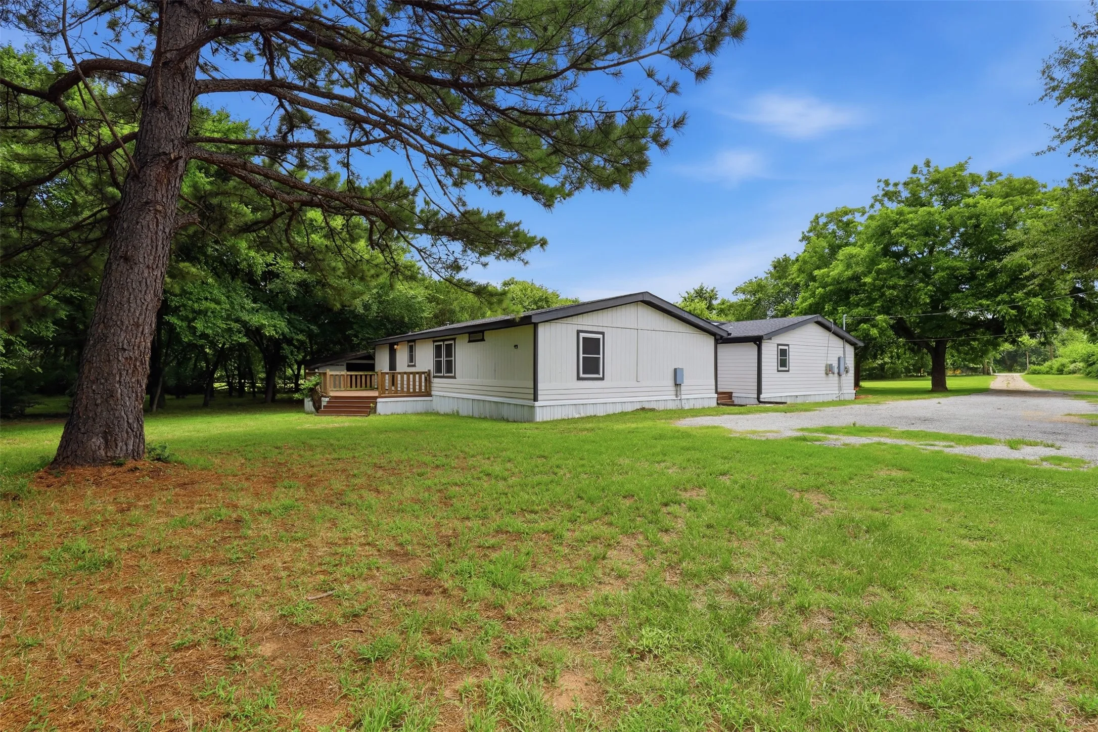 Mobile Home For Sale in Johnson County , 907 Quail Run, Cleburne, Texas 76031, 4 Bedroom, 4 Bathroom, Garage spaces, 3,136 Sqft, built in 1985, mls#21311065, Real Estate Agent in Cleburne, Homes For Sale in Johnson county, Homes For Sale in Cleburne, Realtor in Cleburne Texas, Real Estate Brokerage Independent Realty Texas, Luminita Cordes Realtor