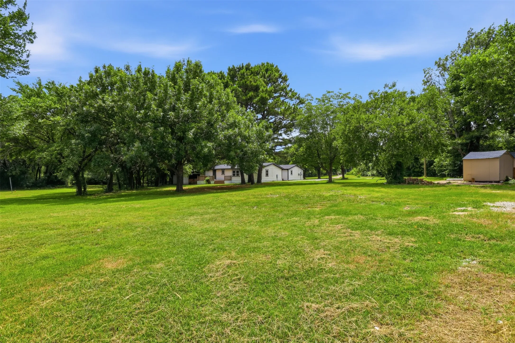 Mobile Home For Sale in Johnson County , 907 Quail Run, Cleburne, Texas 76031, 4 Bedroom, 4 Bathroom, Garage spaces, 3,136 Sqft, built in 1985, mls#21311065, Real Estate Agent in Cleburne, Homes For Sale in Johnson county, Homes For Sale in Cleburne, Realtor in Cleburne Texas, Real Estate Brokerage Independent Realty Texas, Luminita Cordes Realtor