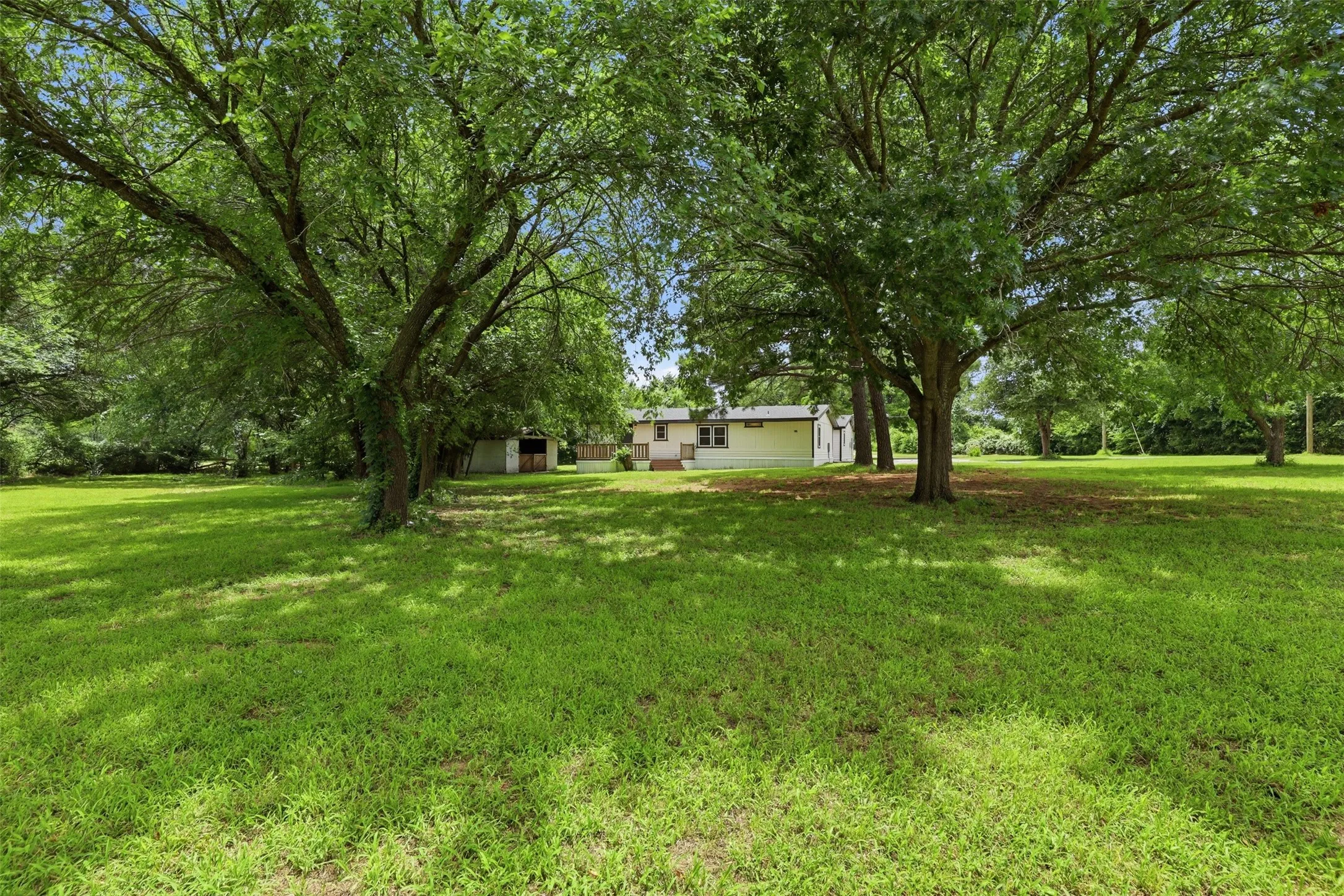 Mobile Home For Sale in Johnson County , 907 Quail Run, Cleburne, Texas 76031, 4 Bedroom, 4 Bathroom, Garage spaces, 3,136 Sqft, built in 1985, mls#21311065, Real Estate Agent in Cleburne, Homes For Sale in Johnson county, Homes For Sale in Cleburne, Realtor in Cleburne Texas, Real Estate Brokerage Independent Realty Texas, Luminita Cordes Realtor