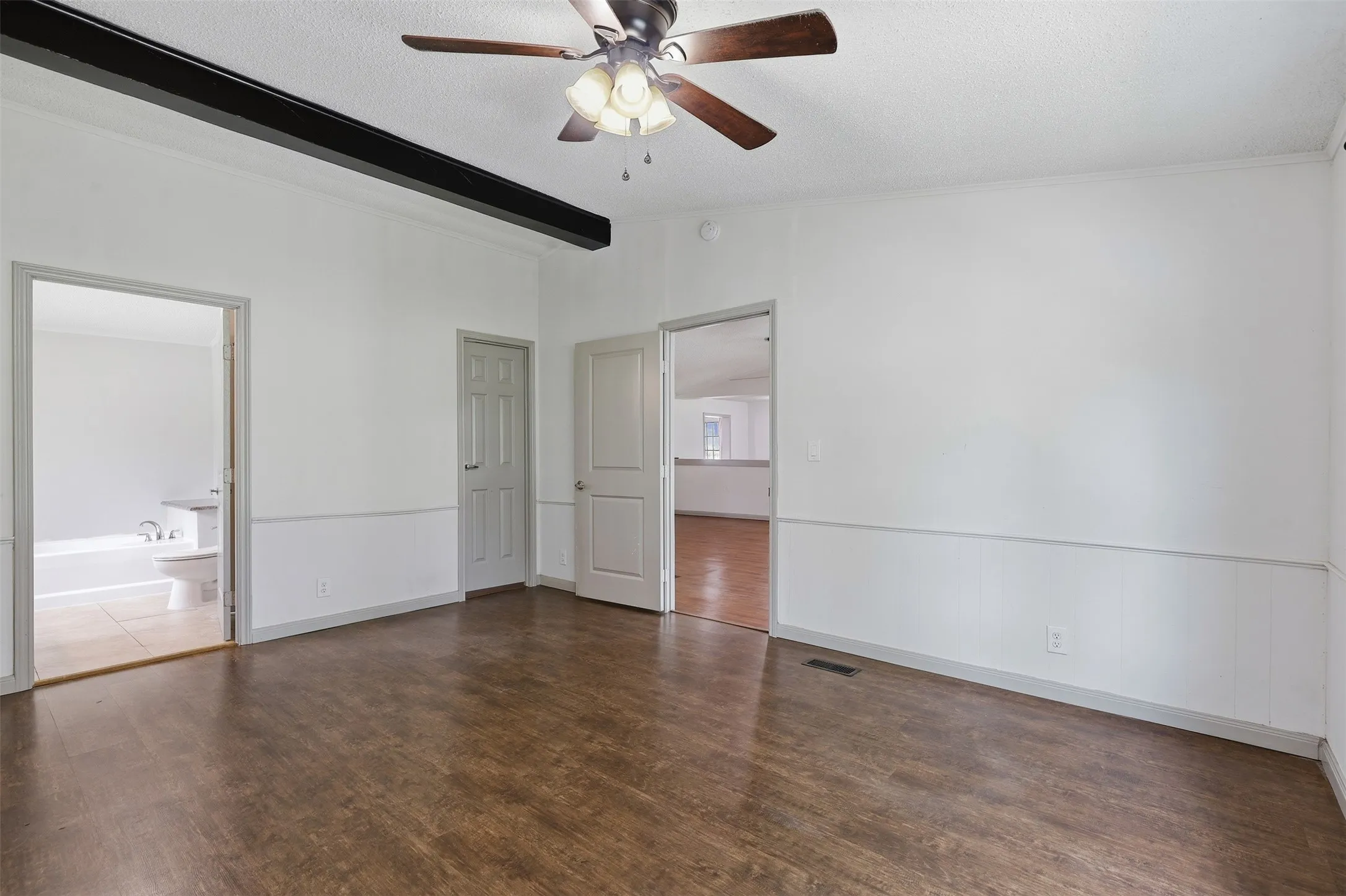 Mobile Home For Sale in Johnson County , 907 Quail Run, Cleburne, Texas 76031, 4 Bedroom, 4 Bathroom, Garage spaces, 3,136 Sqft, built in 1985, mls#21311065, Real Estate Agent in Cleburne, Homes For Sale in Johnson county, Homes For Sale in Cleburne, Realtor in Cleburne Texas, Real Estate Brokerage Independent Realty Texas, Luminita Cordes Realtor