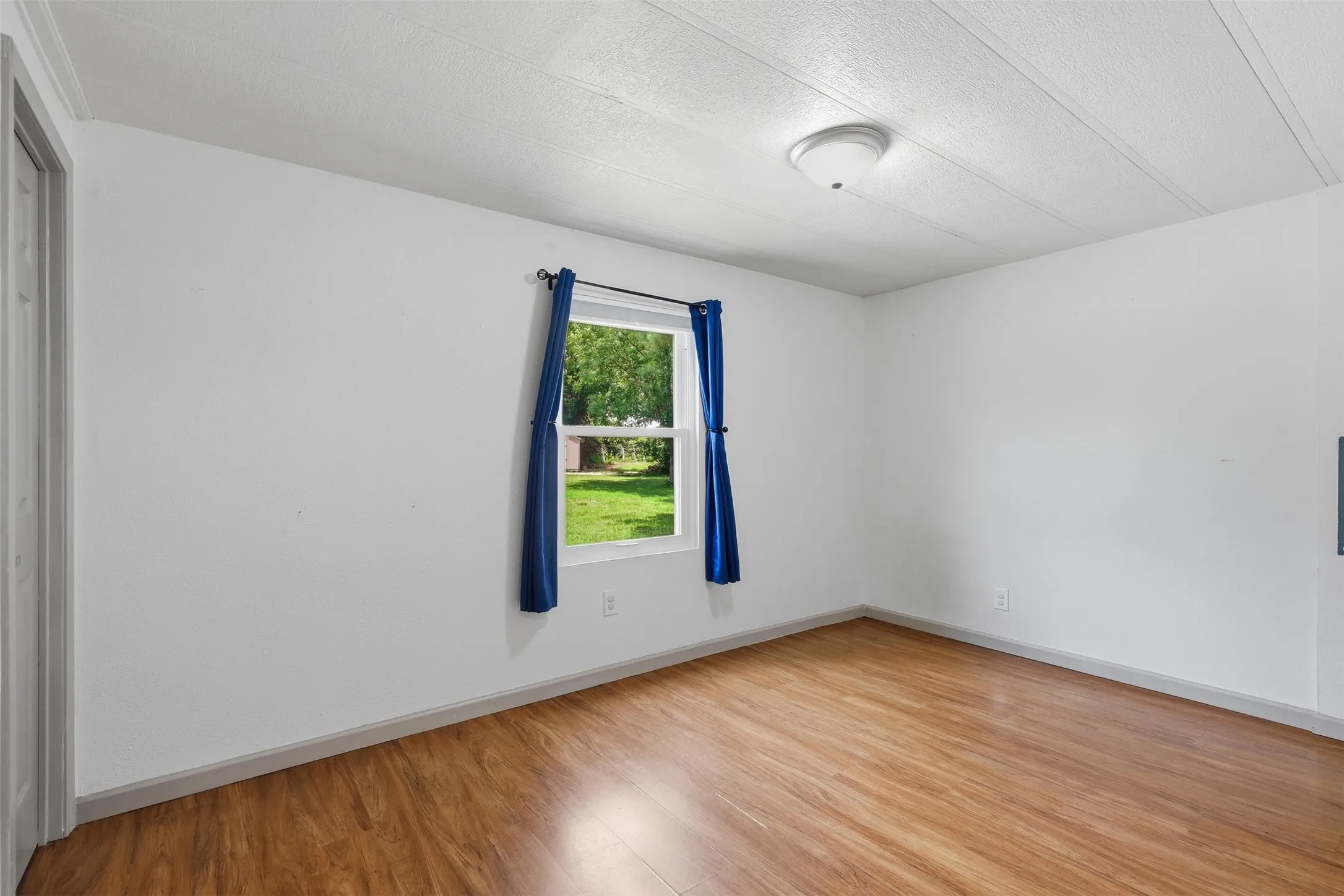 Mobile Home For Sale in Johnson County , 907 Quail Run, Cleburne, Texas 76031, 4 Bedroom, 4 Bathroom, Garage spaces, 3,136 Sqft, built in 1985, mls#21311065, Real Estate Agent in Cleburne, Homes For Sale in Johnson county, Homes For Sale in Cleburne, Realtor in Cleburne Texas, Real Estate Brokerage Independent Realty Texas, Luminita Cordes Realtor