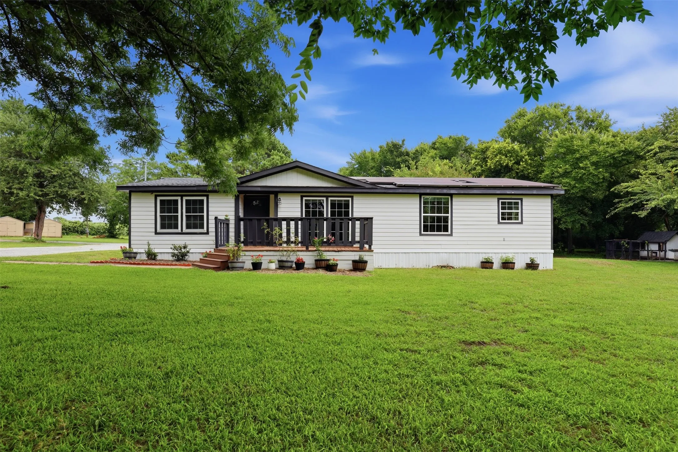 Mobile Home For Sale in Johnson County , 907 Quail Run, Cleburne, Texas 76031, 4 Bedroom, 4 Bathroom, Garage spaces, 3,136 Sqft, built in 1985, mls#21311065, Real Estate Agent in Cleburne, Homes For Sale in Johnson county, Homes For Sale in Cleburne, Realtor in Cleburne Texas, Real Estate Brokerage Independent Realty Texas, Luminita Cordes Realtor