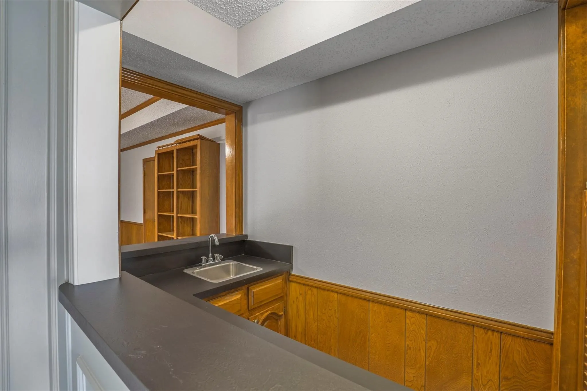 Single Family Residence For Rent in Dallas County , 9738 Windham Drive, Dallas, Texas 75243, 4 Bedrooms, 3 Bathrooms, 2 Garage spaces, 2,802 Sqft, built in 1980, Price $3,000, mls#21312514, Real Estate Agent in Dallas, Homes For Rent in Dallas county, Homes For Rent in Dallas, Realtor in Dallas Texas, Real Estate Brokerage Independent Realty Texas, Luminita Cordes Realtor