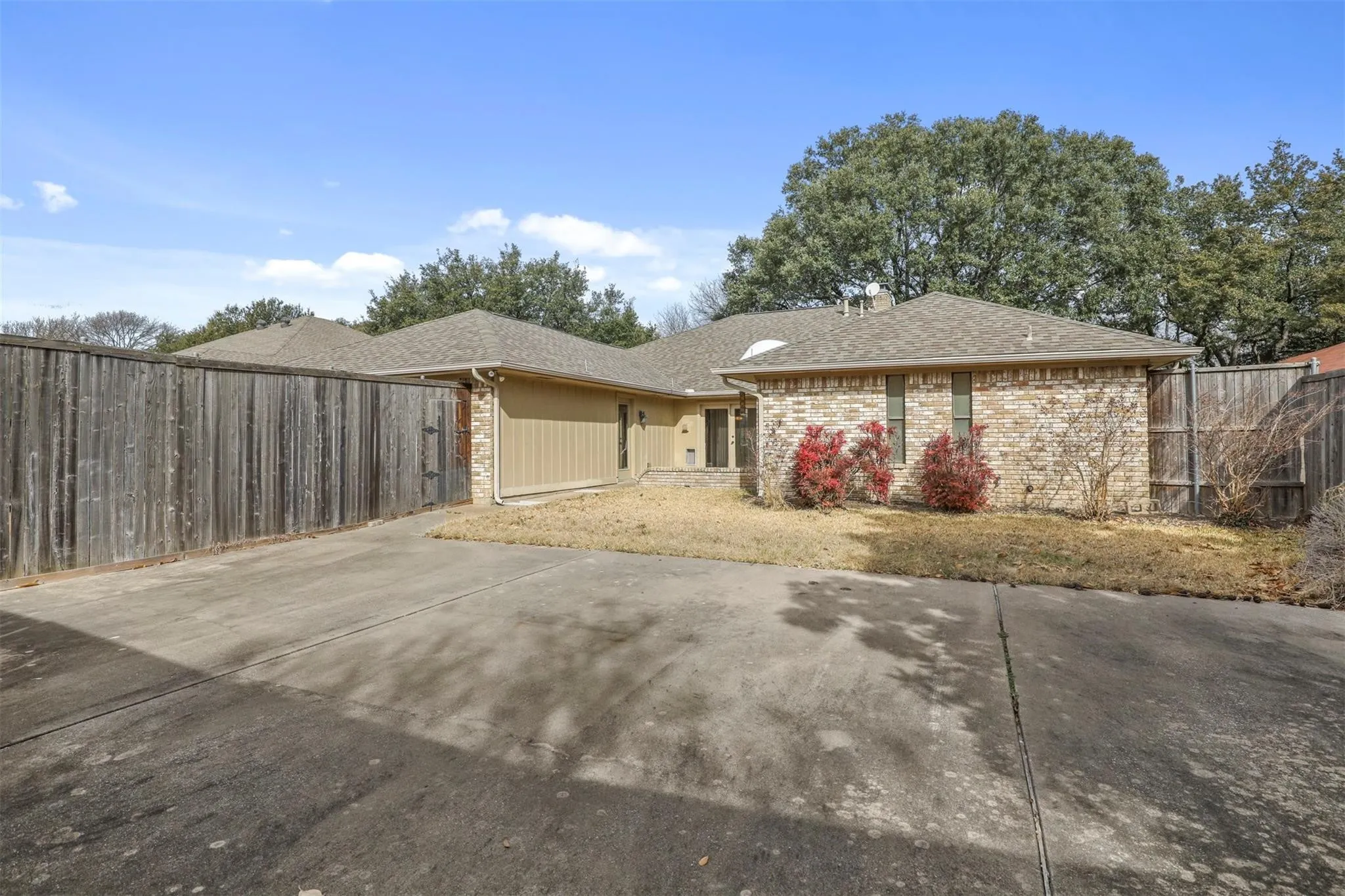 Single Family Residence For Rent in Dallas County , 9738 Windham Drive, Dallas, Texas 75243, 4 Bedrooms, 3 Bathrooms, 2 Garage spaces, 2,802 Sqft, built in 1980, Price $3,000, mls#21312514, Real Estate Agent in Dallas, Homes For Rent in Dallas county, Homes For Rent in Dallas, Realtor in Dallas Texas, Real Estate Brokerage Independent Realty Texas, Luminita Cordes Realtor