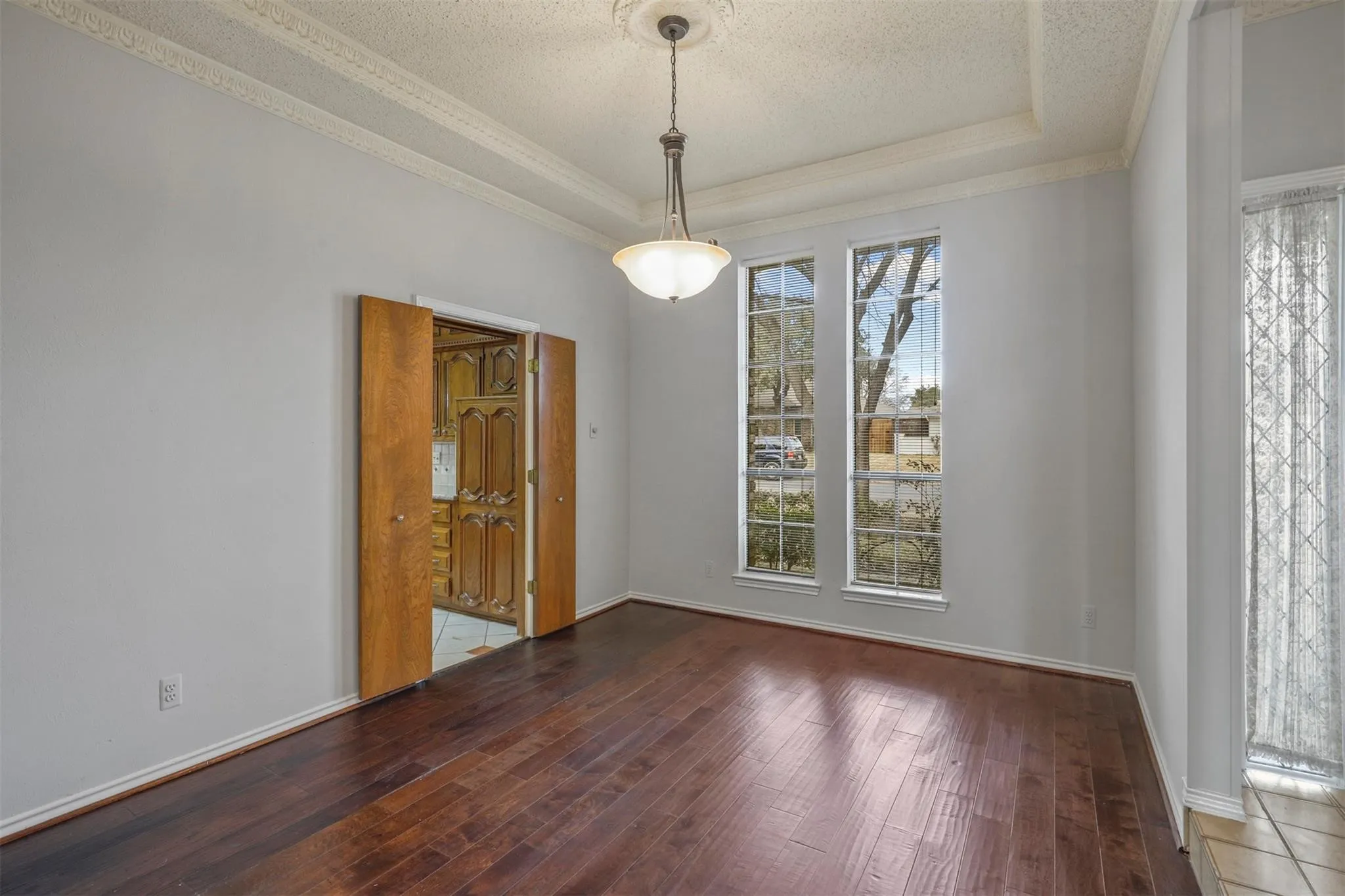 Single Family Residence For Rent in Dallas County , 9738 Windham Drive, Dallas, Texas 75243, 4 Bedrooms, 3 Bathrooms, 2 Garage spaces, 2,802 Sqft, built in 1980, Price $3,000, mls#21312514, Real Estate Agent in Dallas, Homes For Rent in Dallas county, Homes For Rent in Dallas, Realtor in Dallas Texas, Real Estate Brokerage Independent Realty Texas, Luminita Cordes Realtor
