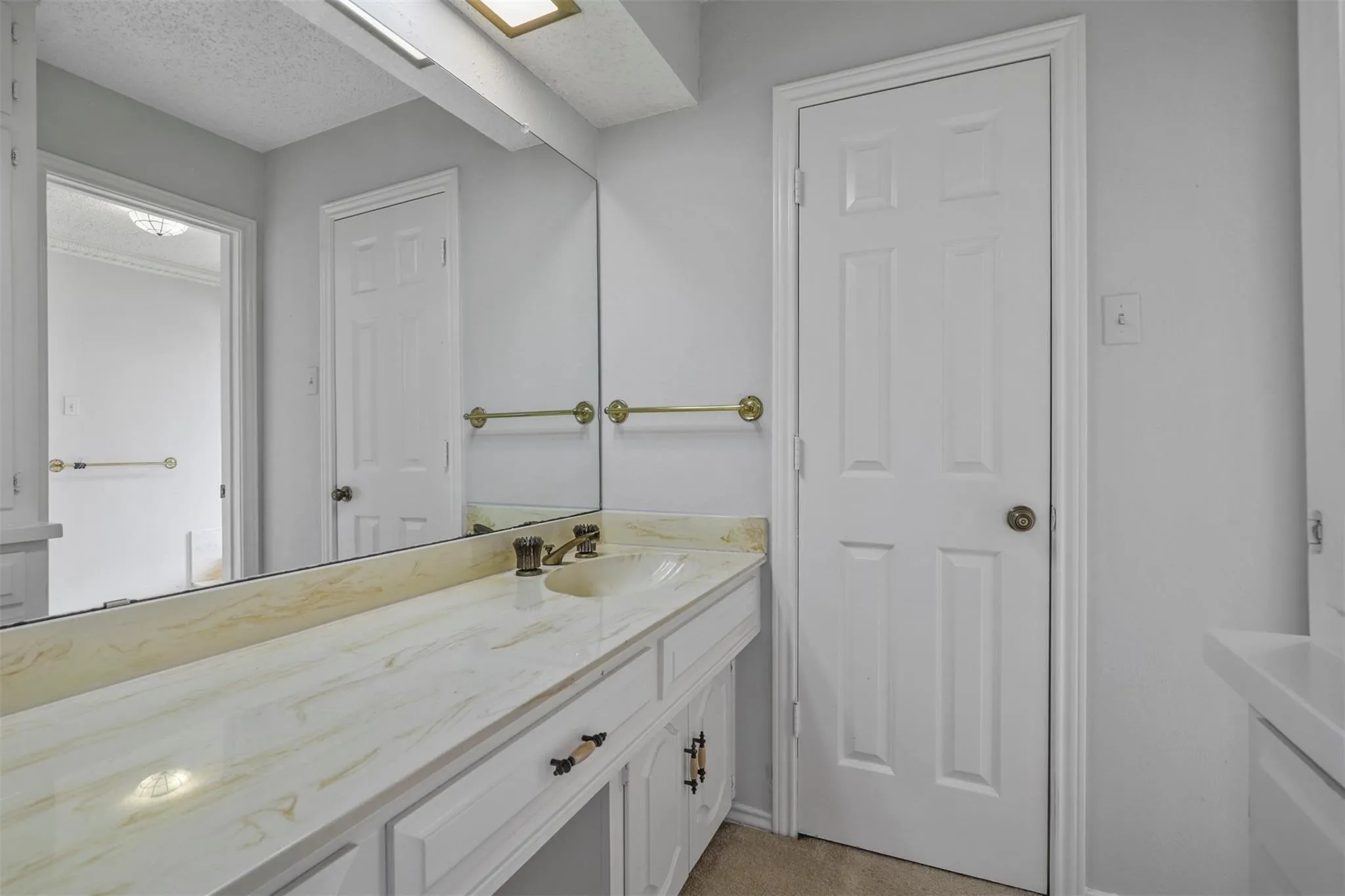 Single Family Residence For Rent in Dallas County , 9738 Windham Drive, Dallas, Texas 75243, 4 Bedrooms, 3 Bathrooms, 2 Garage spaces, 2,802 Sqft, built in 1980, Price $3,000, mls#21312514, Real Estate Agent in Dallas, Homes For Rent in Dallas county, Homes For Rent in Dallas, Realtor in Dallas Texas, Real Estate Brokerage Independent Realty Texas, Luminita Cordes Realtor