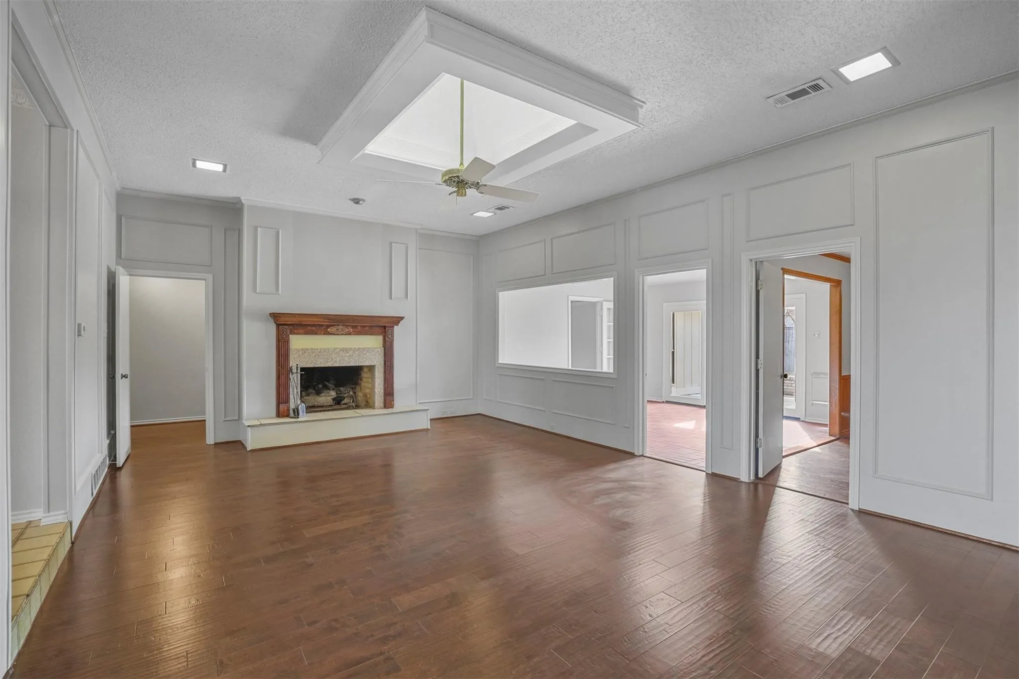 Single Family Residence For Rent in Dallas County , 9738 Windham Drive, Dallas, Texas 75243, 4 Bedrooms, 3 Bathrooms, 2 Garage spaces, 2,802 Sqft, built in 1980, Price $3,000, mls#21312514, Real Estate Agent in Dallas, Homes For Rent in Dallas county, Homes For Rent in Dallas, Realtor in Dallas Texas, Real Estate Brokerage Independent Realty Texas, Luminita Cordes Realtor
