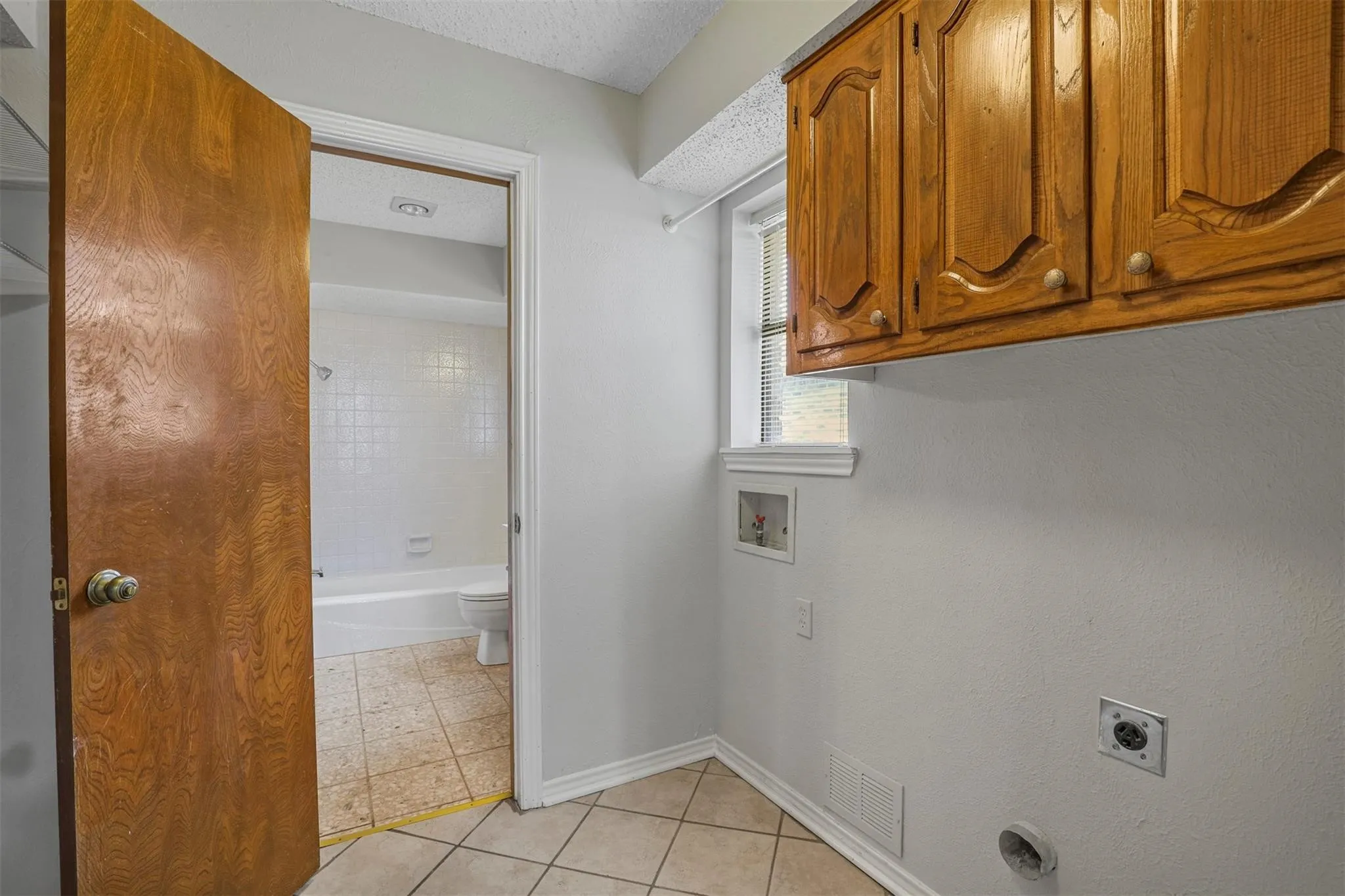 Single Family Residence For Rent in Dallas County , 9738 Windham Drive, Dallas, Texas 75243, 4 Bedrooms, 3 Bathrooms, 2 Garage spaces, 2,802 Sqft, built in 1980, Price $3,000, mls#21312514, Real Estate Agent in Dallas, Homes For Rent in Dallas county, Homes For Rent in Dallas, Realtor in Dallas Texas, Real Estate Brokerage Independent Realty Texas, Luminita Cordes Realtor