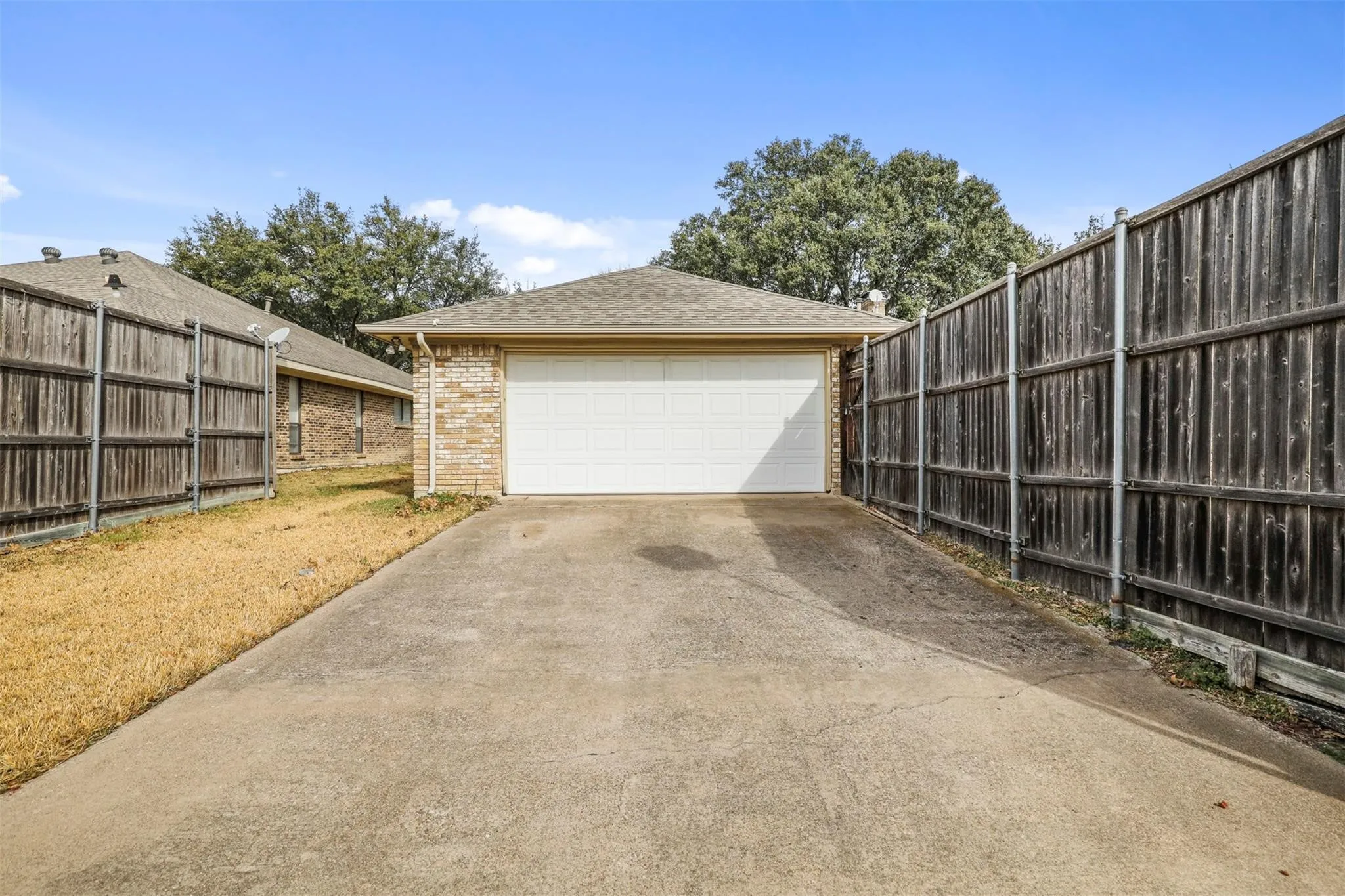 Single Family Residence For Rent in Dallas County , 9738 Windham Drive, Dallas, Texas 75243, 4 Bedrooms, 3 Bathrooms, 2 Garage spaces, 2,802 Sqft, built in 1980, Price $3,000, mls#21312514, Real Estate Agent in Dallas, Homes For Rent in Dallas county, Homes For Rent in Dallas, Realtor in Dallas Texas, Real Estate Brokerage Independent Realty Texas, Luminita Cordes Realtor