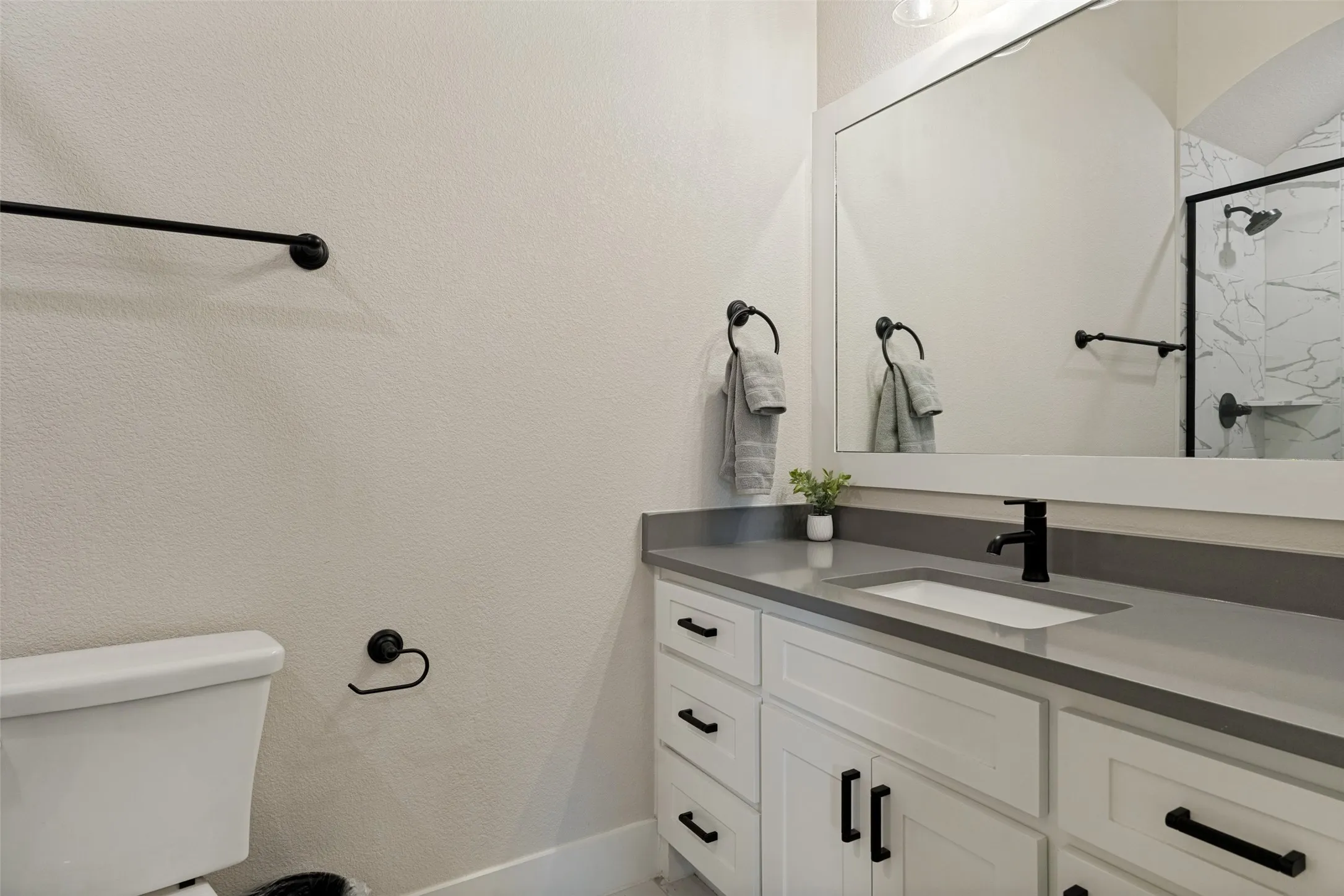 Ensuite bath for 3rd bedroom