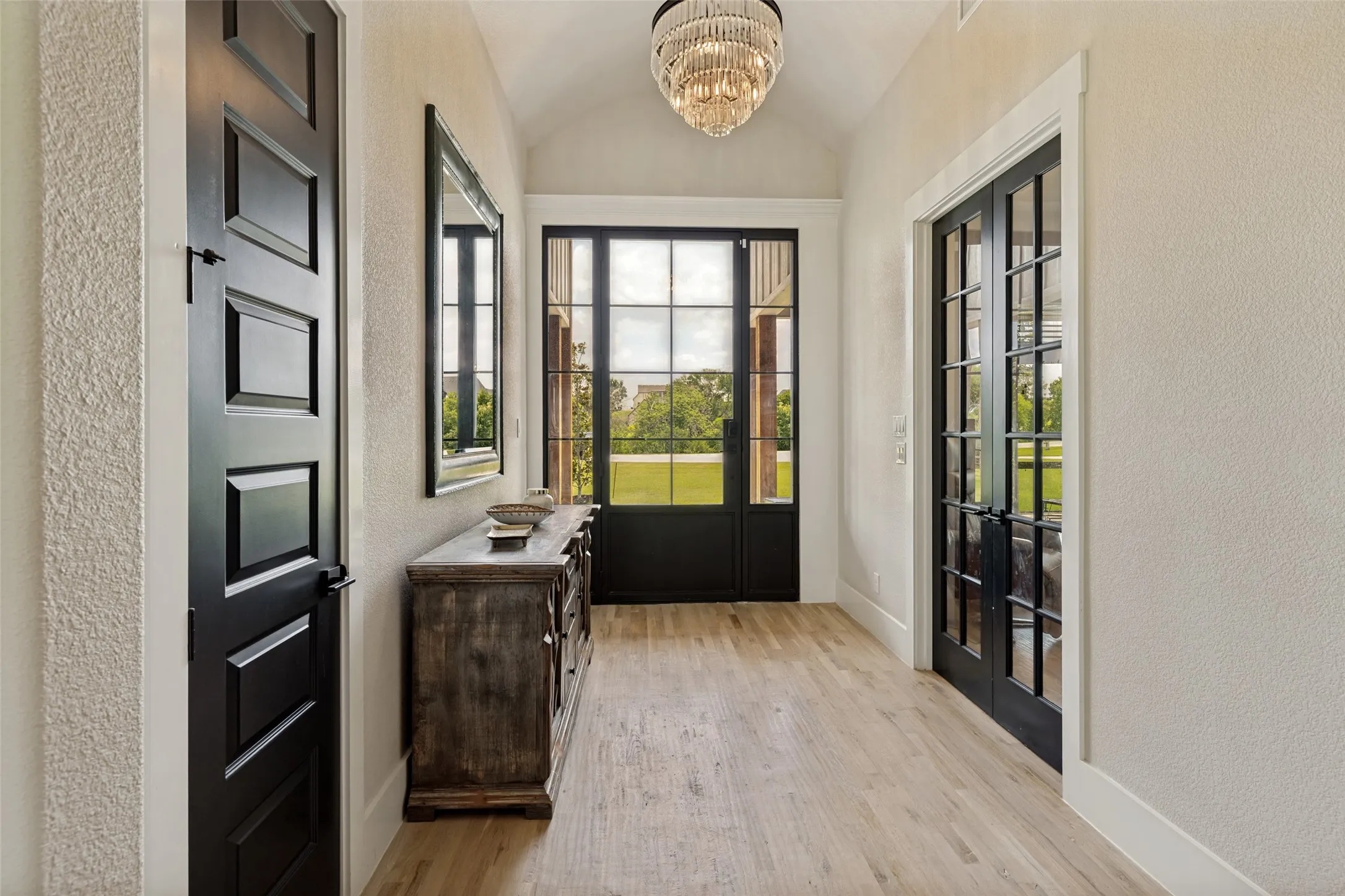 Entry/Foyer Walkway