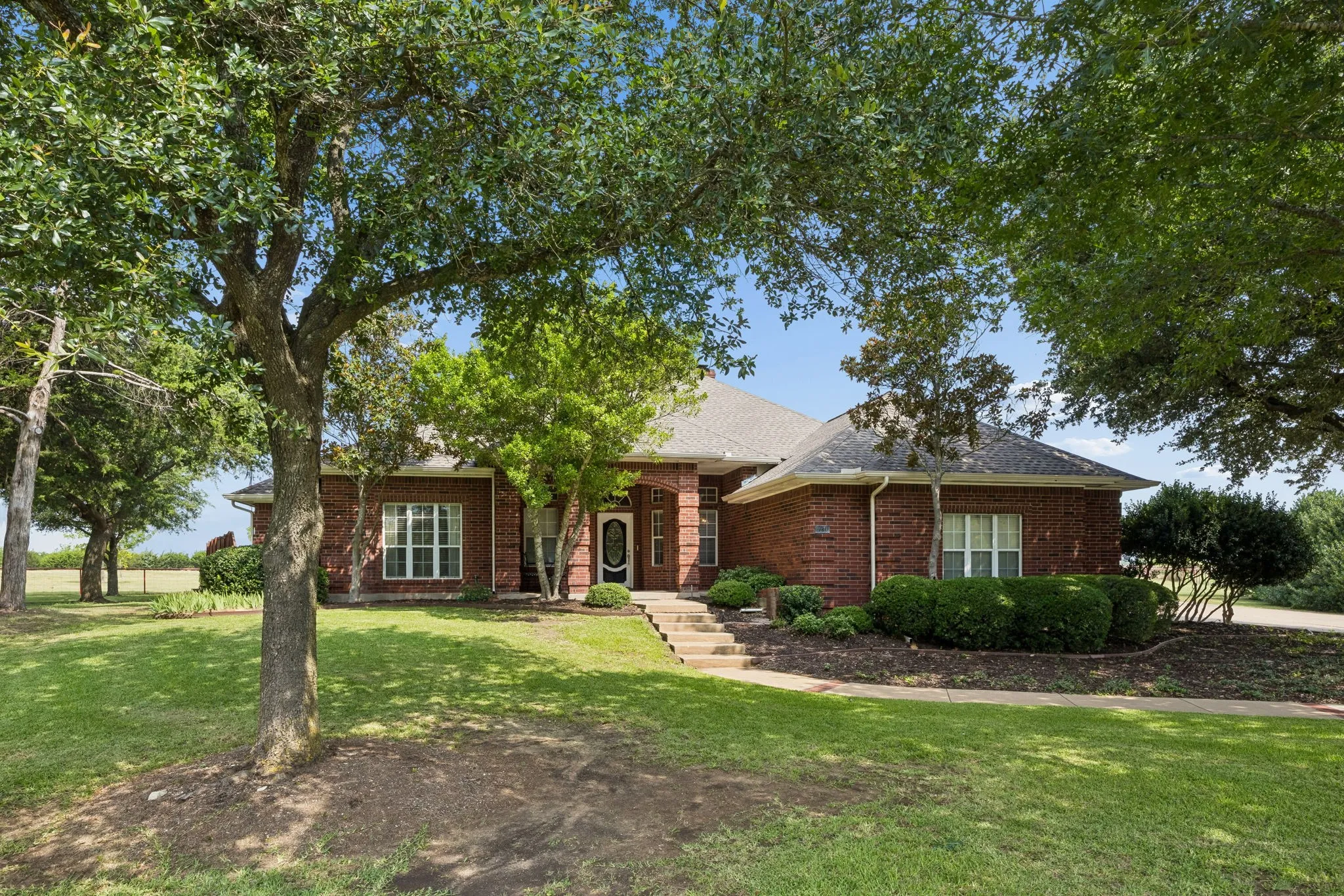Single Family Residence For Sale in Ellis County , 4210 Whitehead Road, Midlothian, Texas 76065, 3 Bedrooms, 3 Bathrooms, 3 Garage spaces, 2,610 Sqft, built in 1997, Price $700,000, mls#21308796, Real Estate Agent in Midlothian, Homes For Sale in Ellis county, Homes For Sale in Midlothian, Realtor in Midlothian Texas, Real Estate Brokerage Independent Realty Texas, Luminita Cordes Realtor