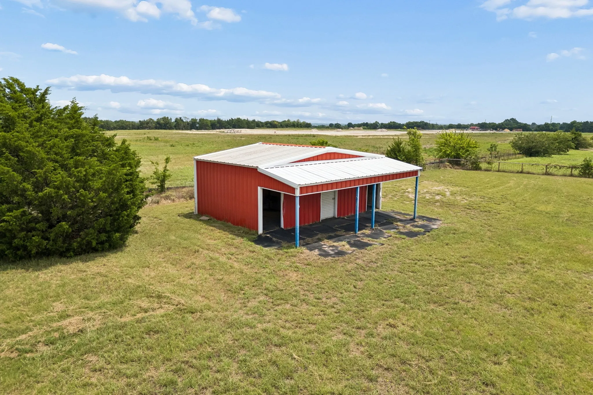 Single Family Residence For Sale in Ellis County , 4210 Whitehead Road, Midlothian, Texas 76065, 3 Bedrooms, 3 Bathrooms, 3 Garage spaces, 2,610 Sqft, built in 1997, Price $700,000, mls#21308796, Real Estate Agent in Midlothian, Homes For Sale in Ellis county, Homes For Sale in Midlothian, Realtor in Midlothian Texas, Real Estate Brokerage Independent Realty Texas, Luminita Cordes Realtor