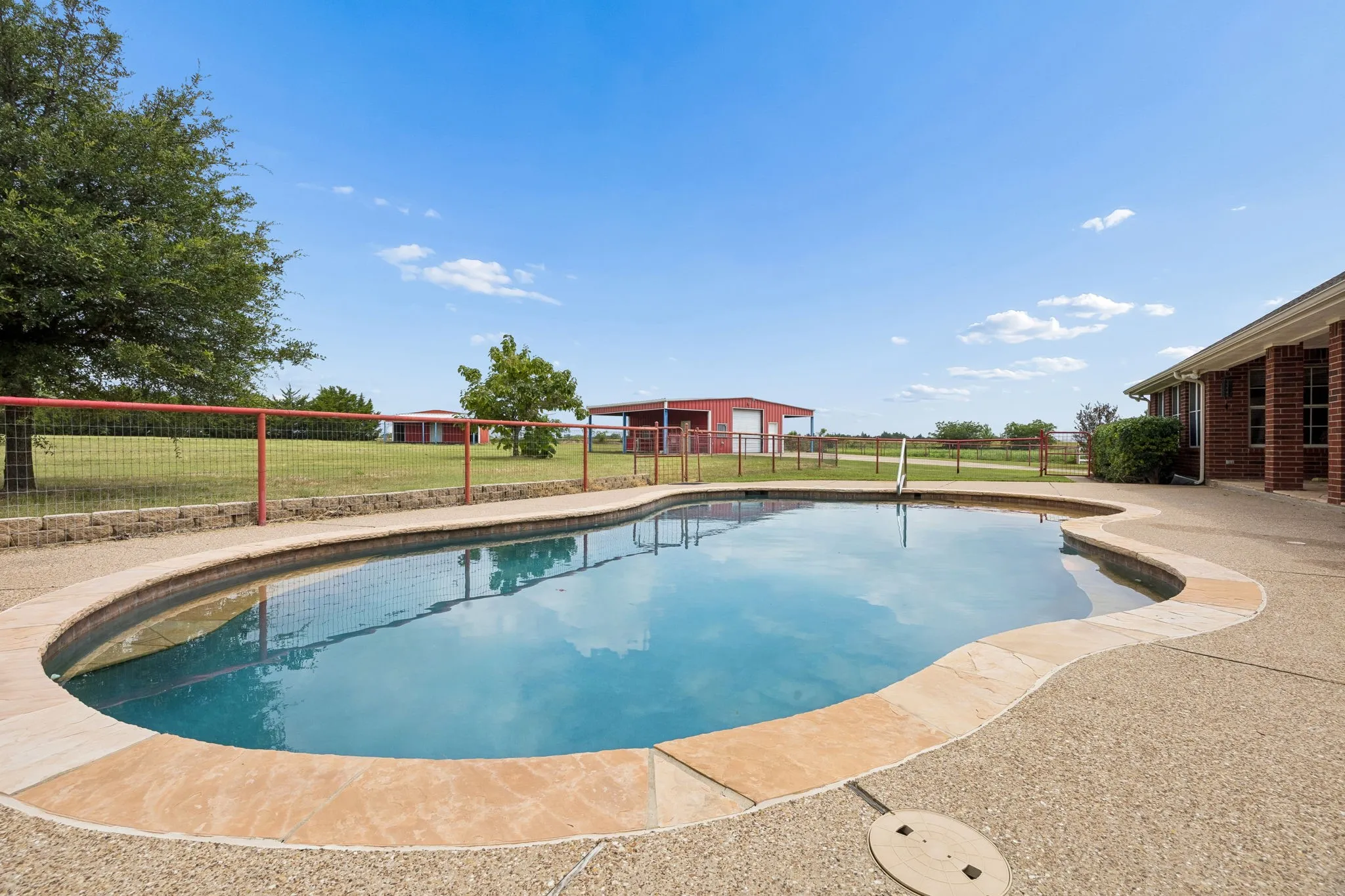 Single Family Residence For Sale in Ellis County , 4210 Whitehead Road, Midlothian, Texas 76065, 3 Bedrooms, 3 Bathrooms, 3 Garage spaces, 2,610 Sqft, built in 1997, Price $700,000, mls#21308796, Real Estate Agent in Midlothian, Homes For Sale in Ellis county, Homes For Sale in Midlothian, Realtor in Midlothian Texas, Real Estate Brokerage Independent Realty Texas, Luminita Cordes Realtor