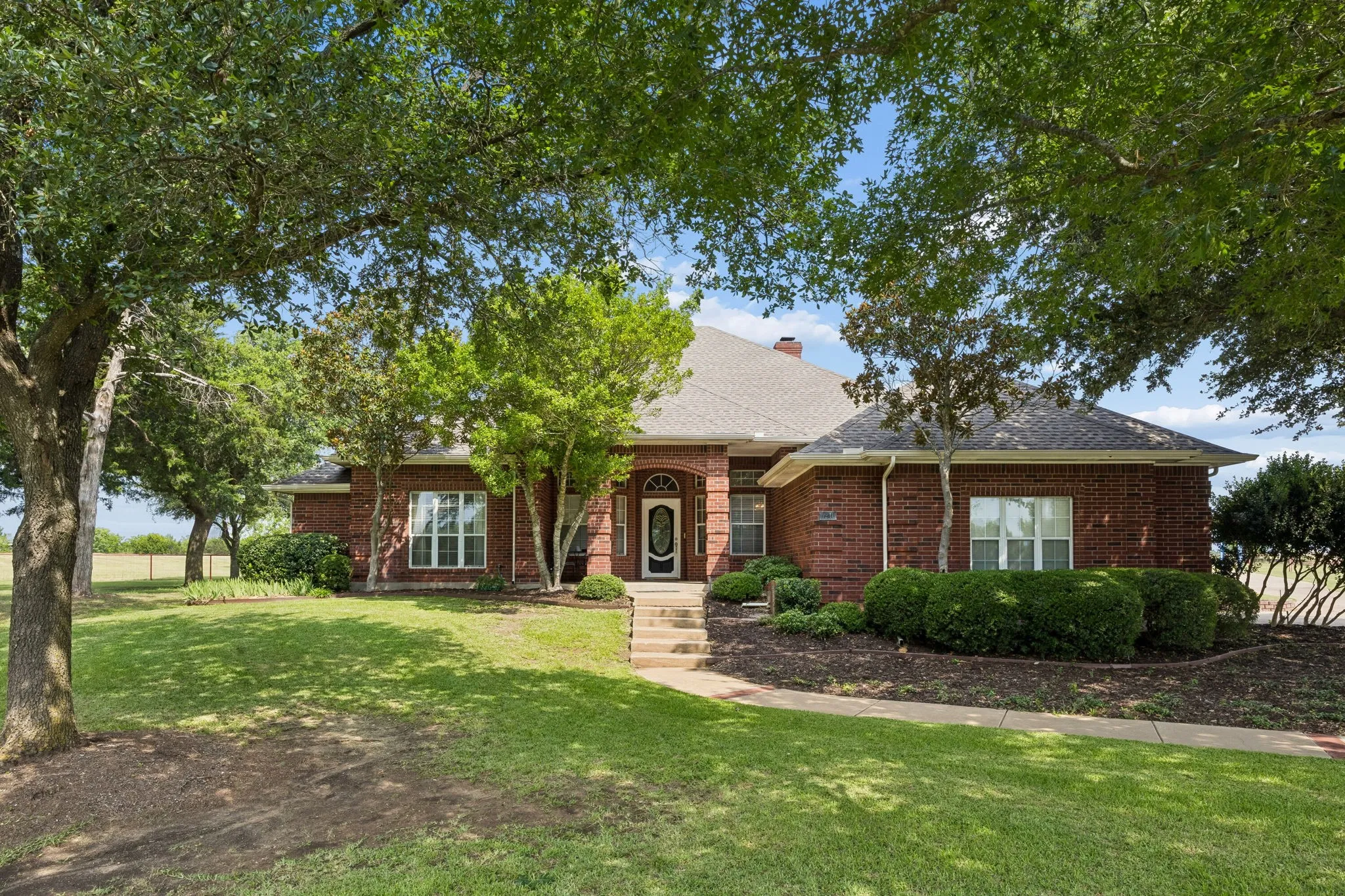 Single Family Residence For Sale in Ellis County , 4210 Whitehead Road, Midlothian, Texas 76065, 3 Bedrooms, 3 Bathrooms, 3 Garage spaces, 2,610 Sqft, built in 1997, Price $700,000, mls#21308796, Real Estate Agent in Midlothian, Homes For Sale in Ellis county, Homes For Sale in Midlothian, Realtor in Midlothian Texas, Real Estate Brokerage Independent Realty Texas, Luminita Cordes Realtor