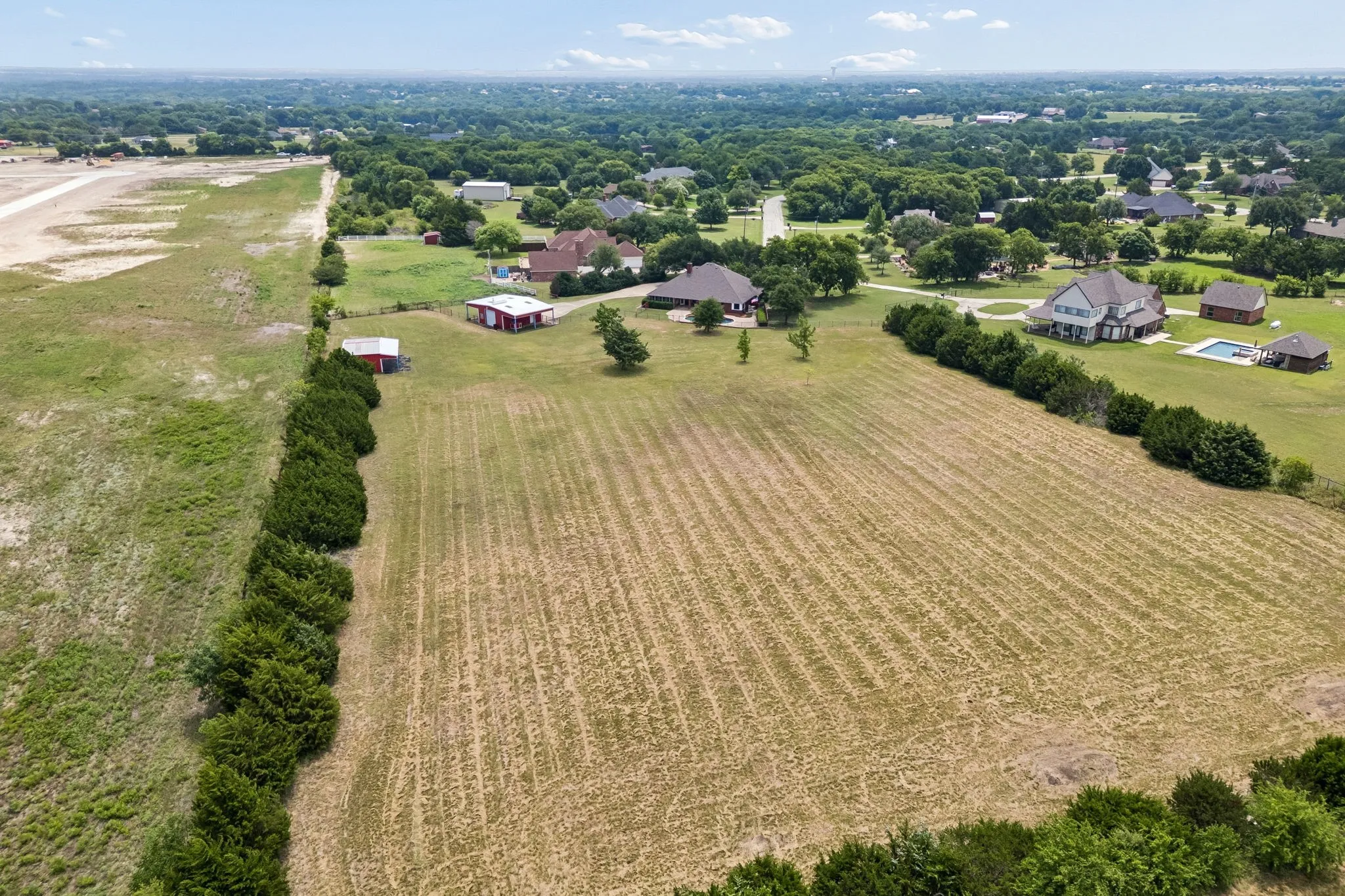 Single Family Residence For Sale in Ellis County , 4210 Whitehead Road, Midlothian, Texas 76065, 3 Bedrooms, 3 Bathrooms, 3 Garage spaces, 2,610 Sqft, built in 1997, Price $700,000, mls#21308796, Real Estate Agent in Midlothian, Homes For Sale in Ellis county, Homes For Sale in Midlothian, Realtor in Midlothian Texas, Real Estate Brokerage Independent Realty Texas, Luminita Cordes Realtor