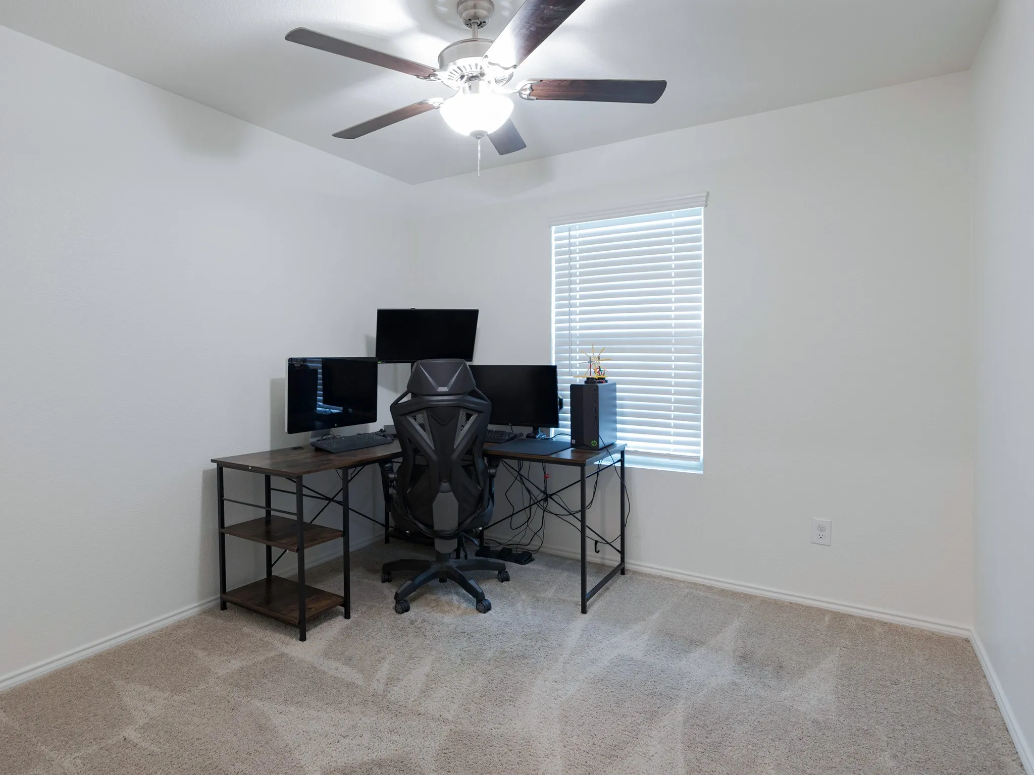 Front bedroom makes a great office space.