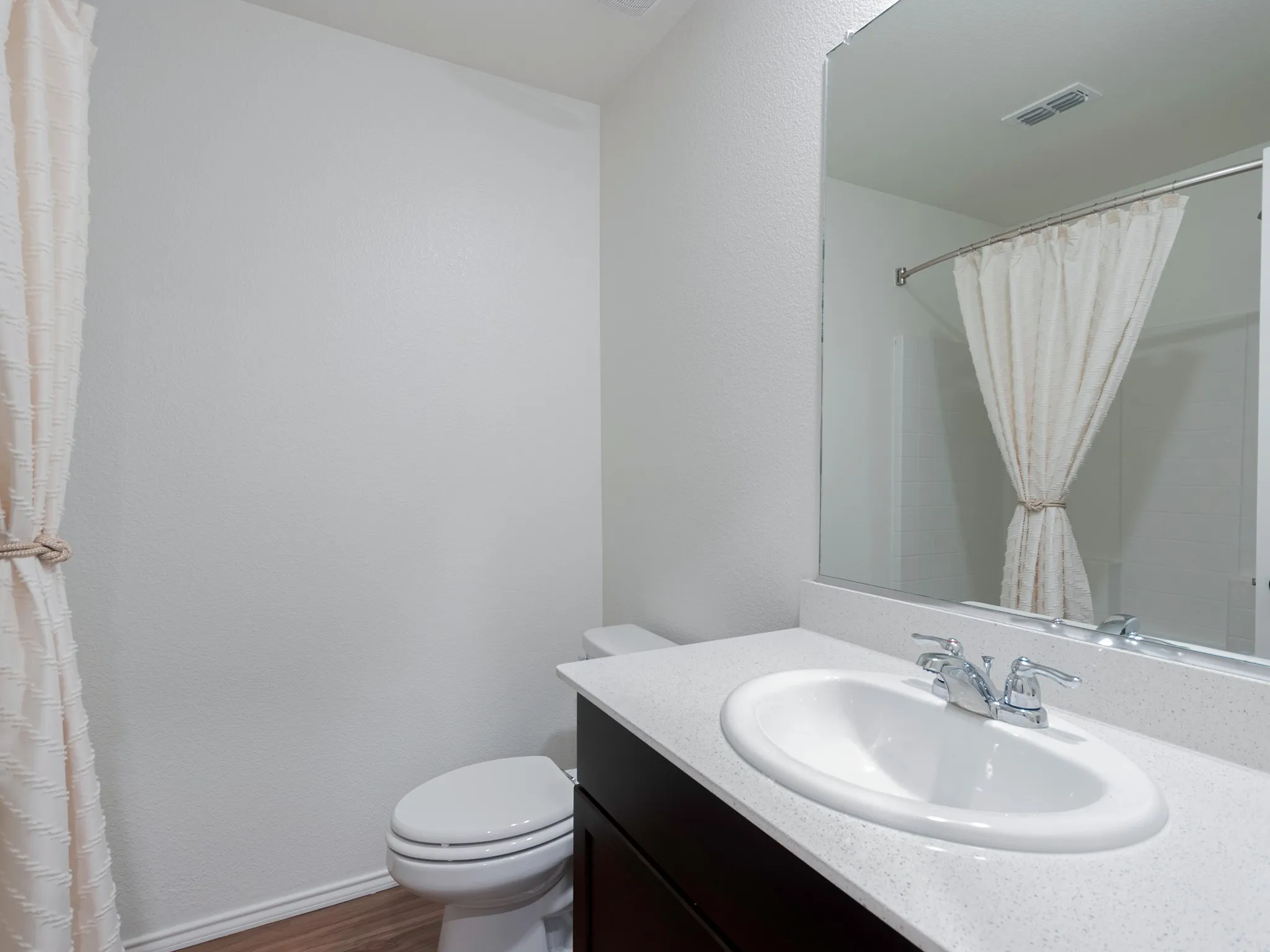 Large secondary bathroom.