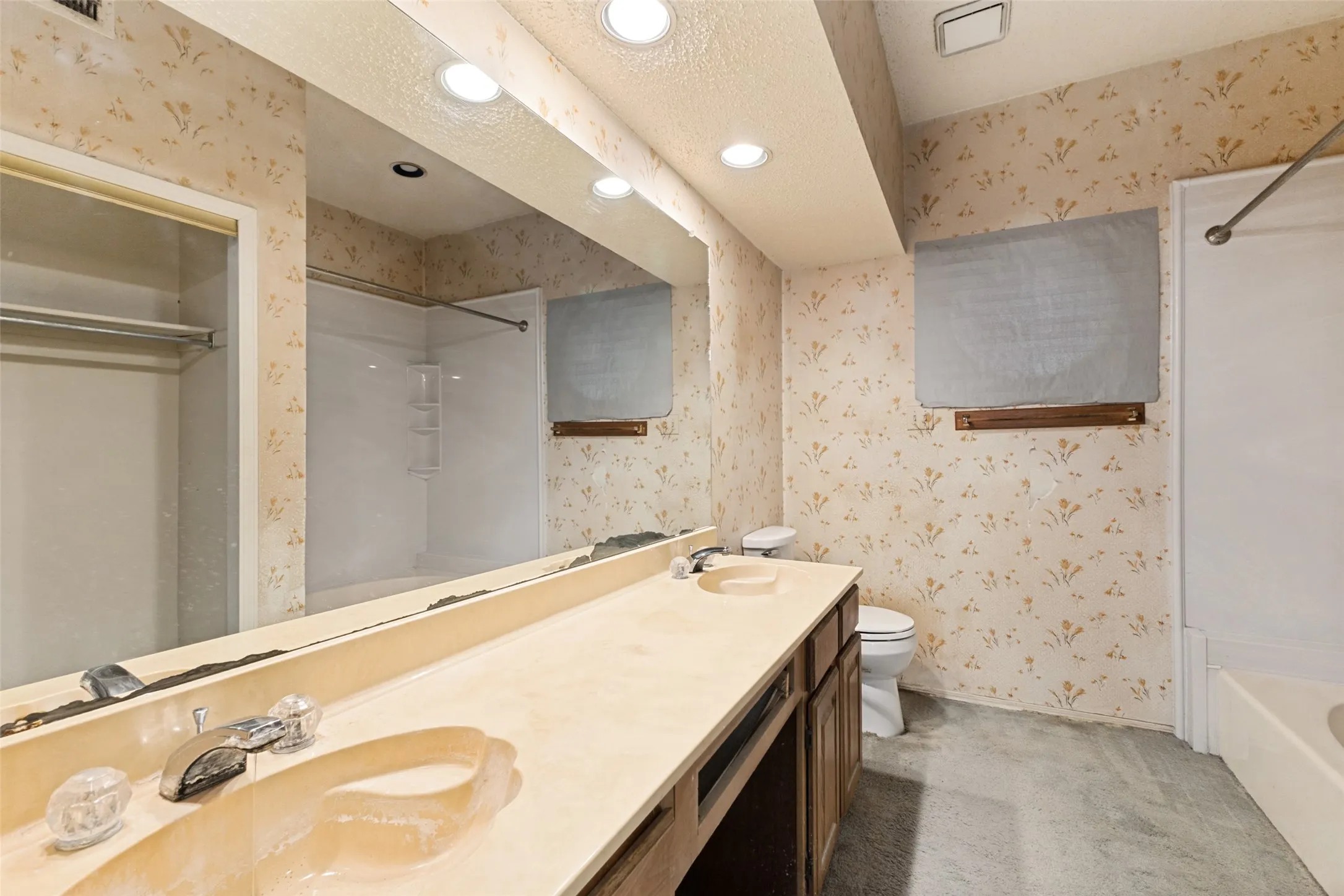 Condominium For Sale in Dallas County , 7151 Gaston Avenue 802, Dallas, Texas 75214, 2 Bedroom, 3 Bathroom, 1 Garage spaces, 1,087 Sqft, built in 1983, mls#21309829, Real Estate Agent in Dallas, Homes For Sale in Dallas county, Homes For Sale in Dallas, Realtor in Dallas Texas, Real Estate Brokerage Independent Realty Texas, Luminita Cordes Realtor