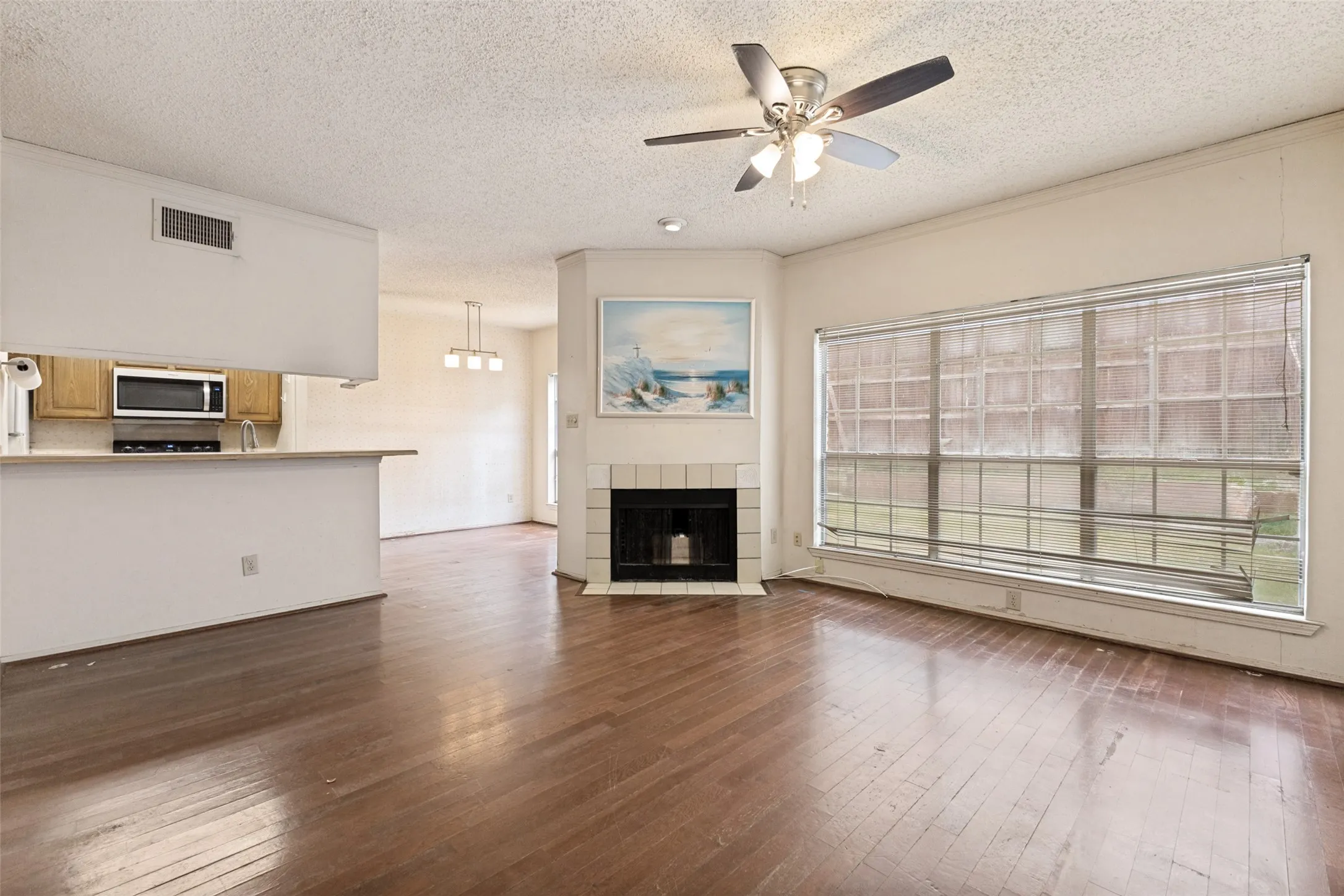 Condominium For Sale in Dallas County , 7151 Gaston Avenue 802, Dallas, Texas 75214, 2 Bedroom, 3 Bathroom, 1 Garage spaces, 1,087 Sqft, built in 1983, mls#21309829, Real Estate Agent in Dallas, Homes For Sale in Dallas county, Homes For Sale in Dallas, Realtor in Dallas Texas, Real Estate Brokerage Independent Realty Texas, Luminita Cordes Realtor