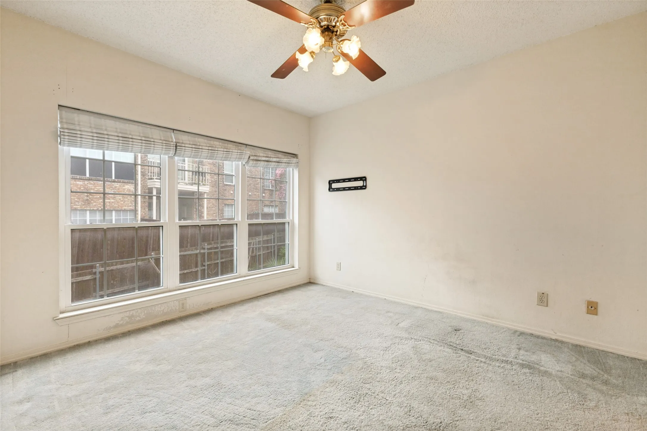 Condominium For Sale in Dallas County , 7151 Gaston Avenue 802, Dallas, Texas 75214, 2 Bedroom, 3 Bathroom, 1 Garage spaces, 1,087 Sqft, built in 1983, mls#21309829, Real Estate Agent in Dallas, Homes For Sale in Dallas county, Homes For Sale in Dallas, Realtor in Dallas Texas, Real Estate Brokerage Independent Realty Texas, Luminita Cordes Realtor