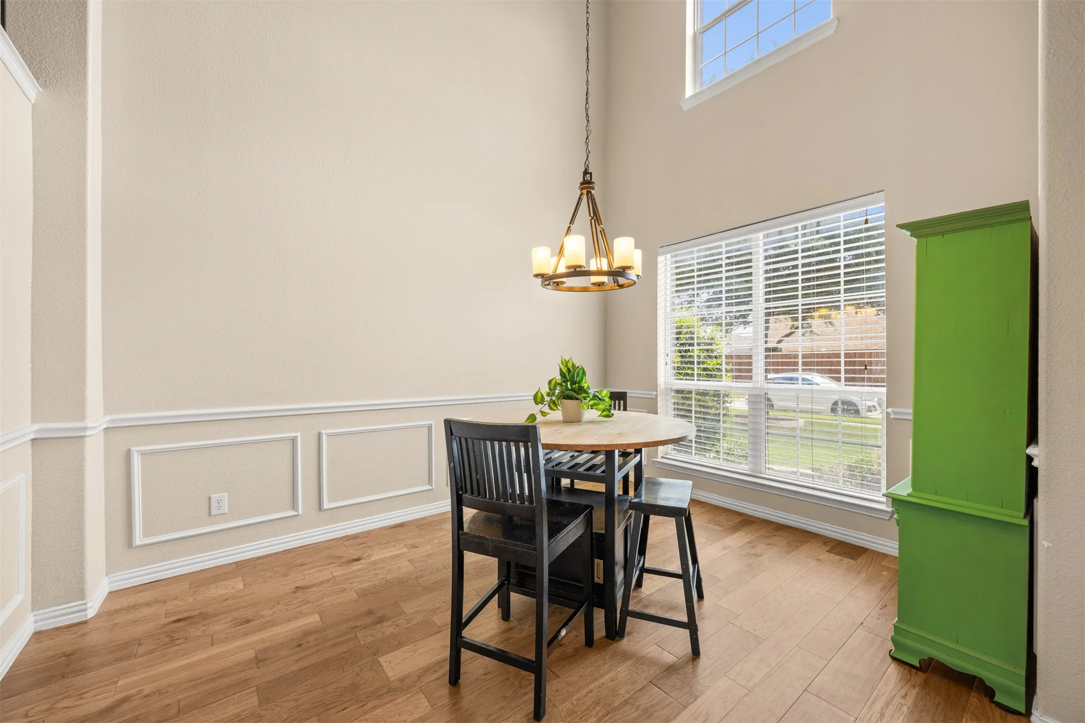 Single Family Residence For Sale in Collin County , 12812 Cordellera Lane, Frisco, Texas 75035, 4 Bedroom, 4 Bathroom, 2 Garage spaces, 3,398 Sqft, built in 2011, mls#21309409, Real Estate Agent in Frisco, Homes For Sale in Collin county, Homes For Sale in Frisco, Realtor in Frisco Texas, Real Estate Brokerage Independent Realty Texas, Luminita Cordes Realtor