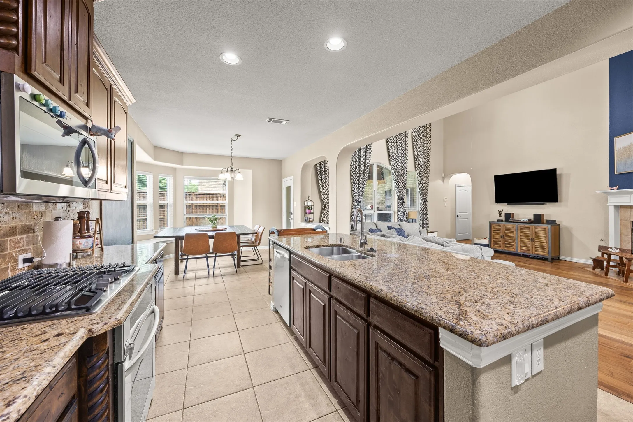 Single Family Residence For Sale in Collin County , 12812 Cordellera Lane, Frisco, Texas 75035, 4 Bedroom, 4 Bathroom, 2 Garage spaces, 3,398 Sqft, built in 2011, mls#21309409, Real Estate Agent in Frisco, Homes For Sale in Collin county, Homes For Sale in Frisco, Realtor in Frisco Texas, Real Estate Brokerage Independent Realty Texas, Luminita Cordes Realtor