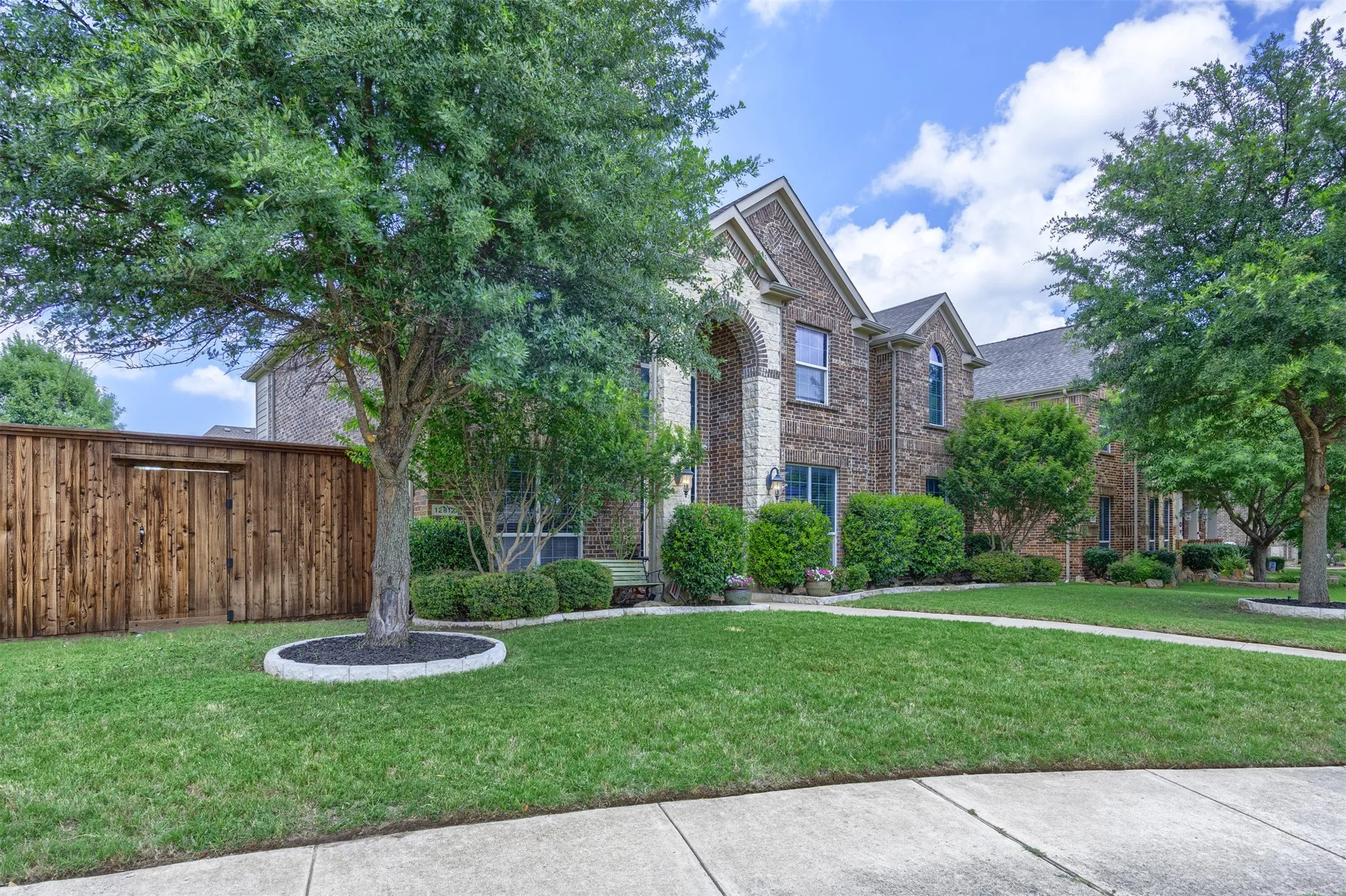 Single Family Residence For Sale in Collin County , 12812 Cordellera Lane, Frisco, Texas 75035, 4 Bedroom, 4 Bathroom, 2 Garage spaces, 3,398 Sqft, built in 2011, mls#21309409, Real Estate Agent in Frisco, Homes For Sale in Collin county, Homes For Sale in Frisco, Realtor in Frisco Texas, Real Estate Brokerage Independent Realty Texas, Luminita Cordes Realtor