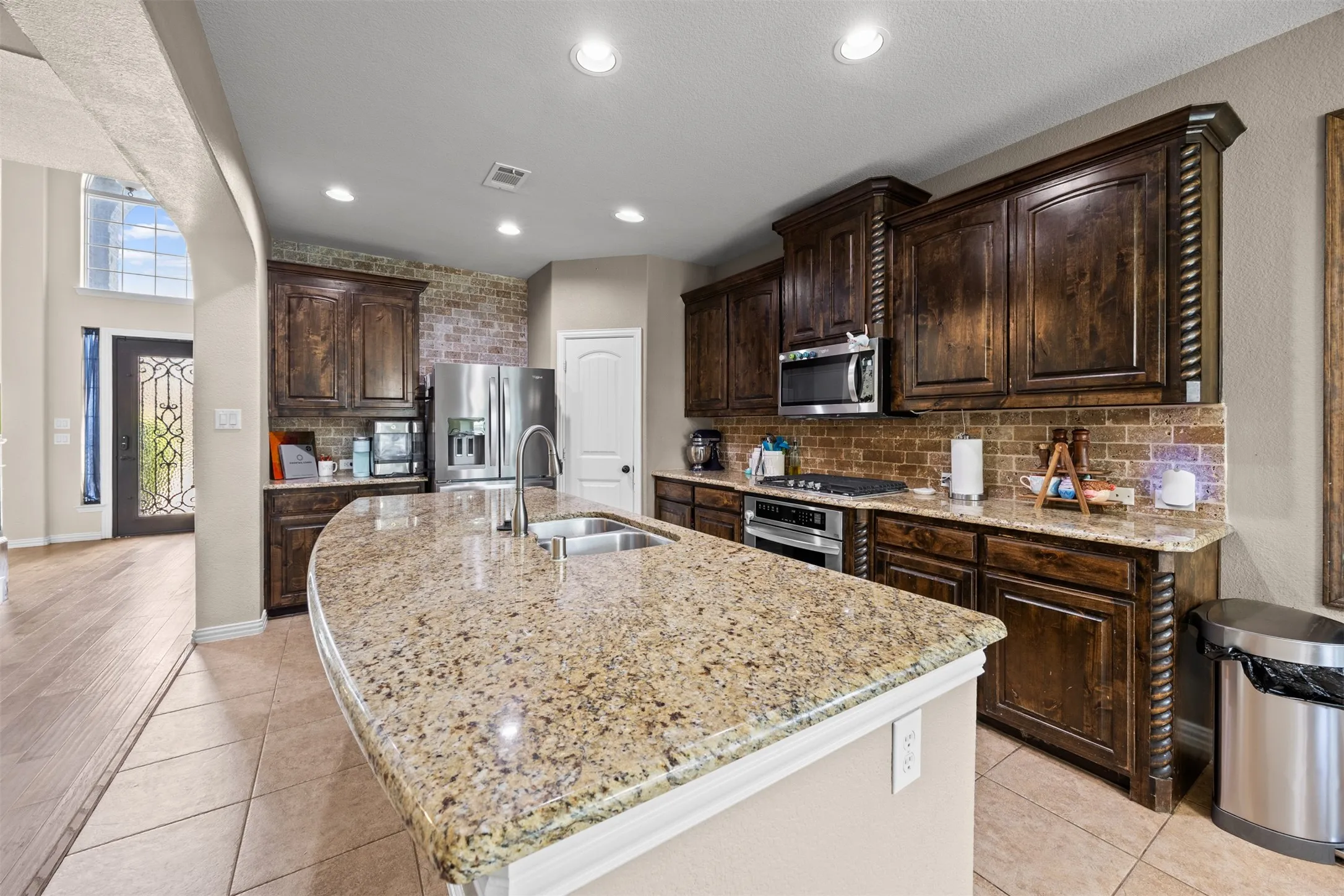 Single Family Residence For Sale in Collin County , 12812 Cordellera Lane, Frisco, Texas 75035, 4 Bedroom, 4 Bathroom, 2 Garage spaces, 3,398 Sqft, built in 2011, mls#21309409, Real Estate Agent in Frisco, Homes For Sale in Collin county, Homes For Sale in Frisco, Realtor in Frisco Texas, Real Estate Brokerage Independent Realty Texas, Luminita Cordes Realtor