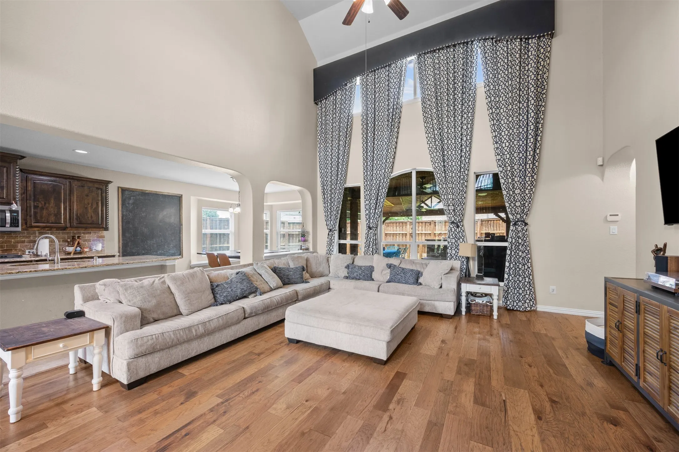 Single Family Residence For Sale in Collin County , 12812 Cordellera Lane, Frisco, Texas 75035, 4 Bedroom, 4 Bathroom, 2 Garage spaces, 3,398 Sqft, built in 2011, mls#21309409, Real Estate Agent in Frisco, Homes For Sale in Collin county, Homes For Sale in Frisco, Realtor in Frisco Texas, Real Estate Brokerage Independent Realty Texas, Luminita Cordes Realtor