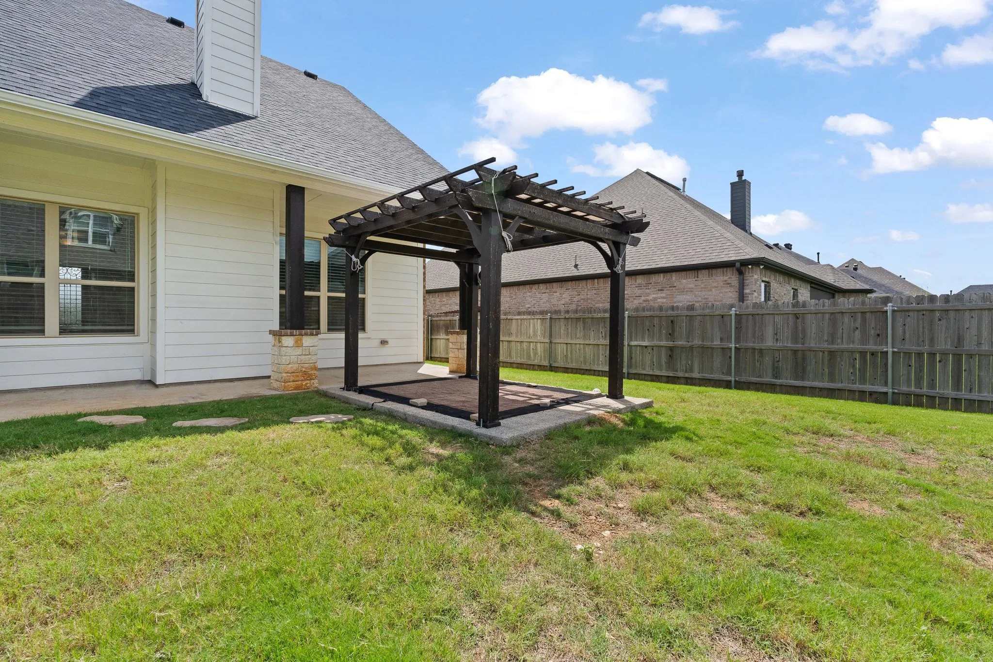 Single Family Residence For Sale in Johnson County , 906 Bent Wood Lane, Cleburne, Texas 76033, 3 Bedroom, 3 Bathroom, 2 Garage spaces, 2,174 Sqft, built in 2019, mls#21312524, Real Estate Agent in Cleburne, Homes For Sale in Johnson county, Homes For Sale in Cleburne, Realtor in Cleburne Texas, Real Estate Brokerage Independent Realty Texas, Luminita Cordes Realtor
