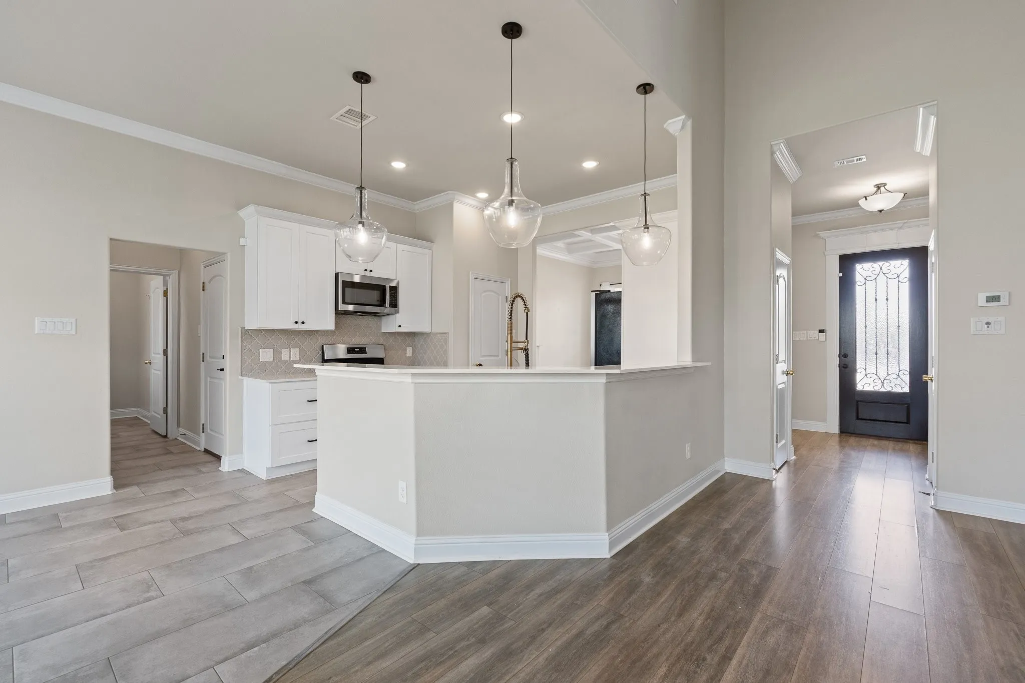 Single Family Residence For Sale in Johnson County , 906 Bent Wood Lane, Cleburne, Texas 76033, 3 Bedroom, 3 Bathroom, 2 Garage spaces, 2,174 Sqft, built in 2019, mls#21312524, Real Estate Agent in Cleburne, Homes For Sale in Johnson county, Homes For Sale in Cleburne, Realtor in Cleburne Texas, Real Estate Brokerage Independent Realty Texas, Luminita Cordes Realtor