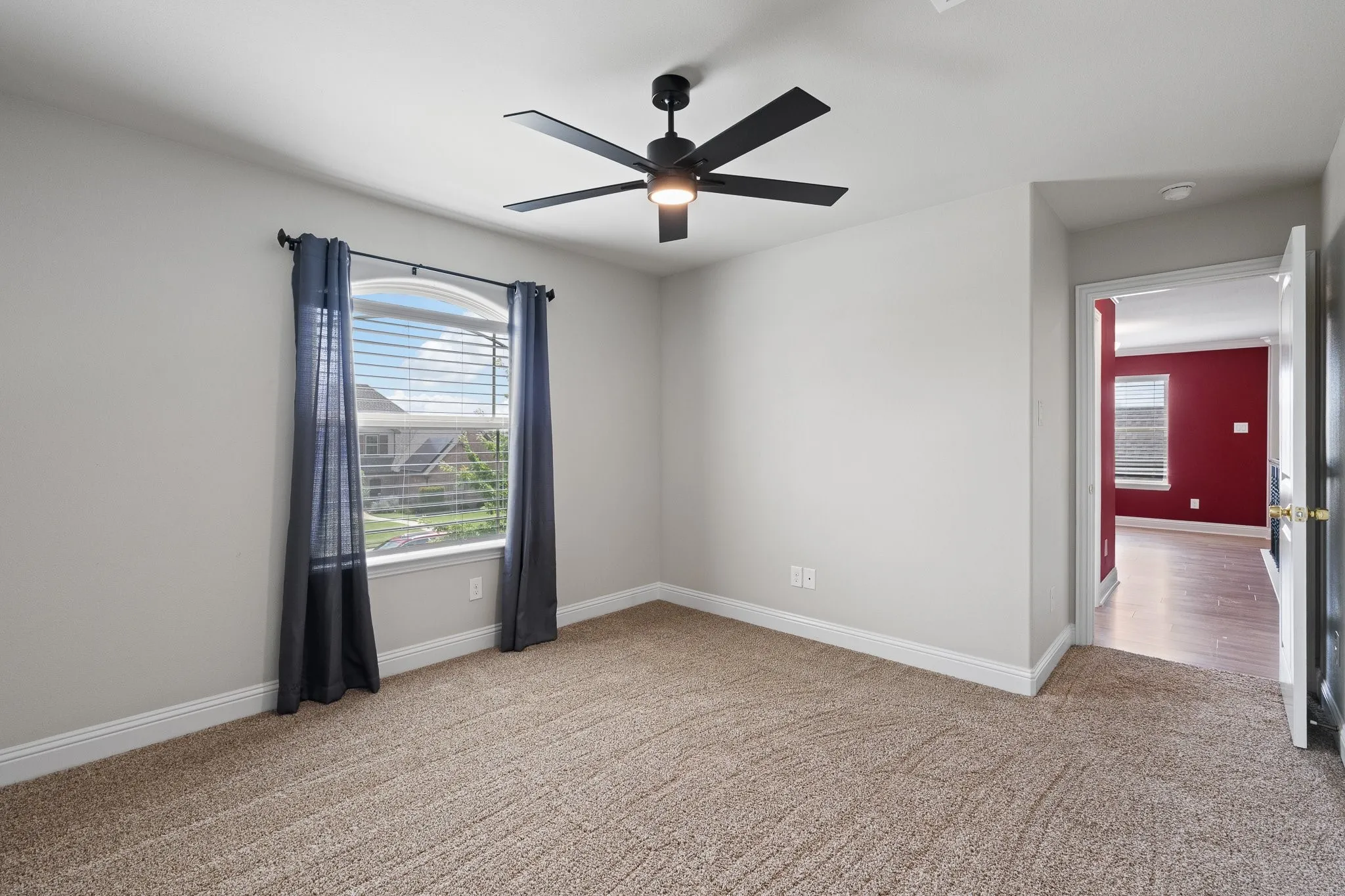 Single Family Residence For Sale in Johnson County , 906 Bent Wood Lane, Cleburne, Texas 76033, 3 Bedroom, 3 Bathroom, 2 Garage spaces, 2,174 Sqft, built in 2019, mls#21312524, Real Estate Agent in Cleburne, Homes For Sale in Johnson county, Homes For Sale in Cleburne, Realtor in Cleburne Texas, Real Estate Brokerage Independent Realty Texas, Luminita Cordes Realtor