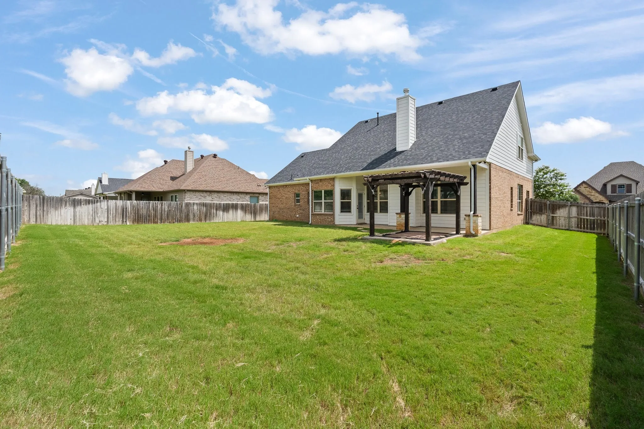 Single Family Residence For Sale in Johnson County , 906 Bent Wood Lane, Cleburne, Texas 76033, 3 Bedroom, 3 Bathroom, 2 Garage spaces, 2,174 Sqft, built in 2019, mls#21312524, Real Estate Agent in Cleburne, Homes For Sale in Johnson county, Homes For Sale in Cleburne, Realtor in Cleburne Texas, Real Estate Brokerage Independent Realty Texas, Luminita Cordes Realtor