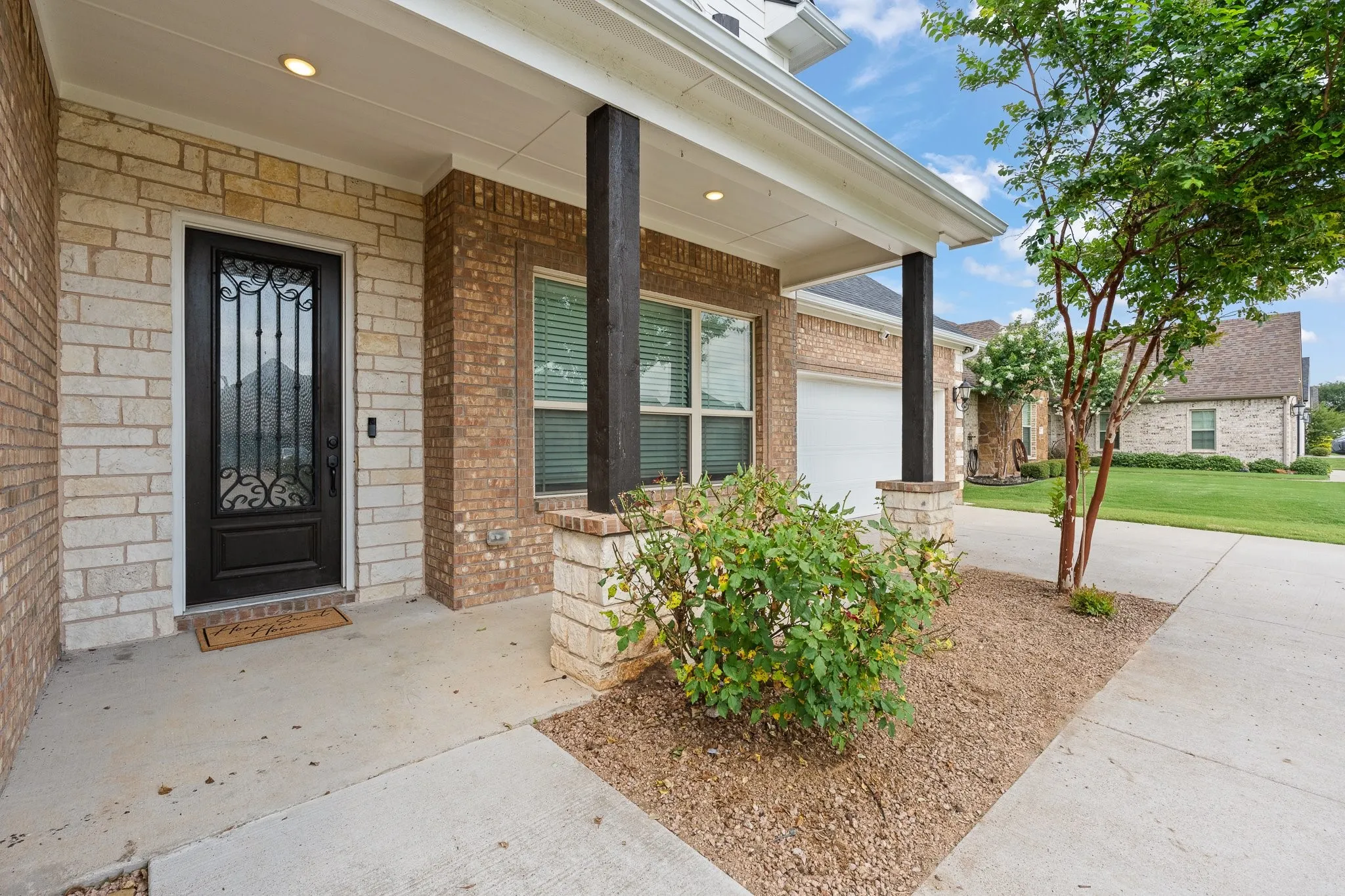 Single Family Residence For Sale in Johnson County , 906 Bent Wood Lane, Cleburne, Texas 76033, 3 Bedroom, 3 Bathroom, 2 Garage spaces, 2,174 Sqft, built in 2019, mls#21312524, Real Estate Agent in Cleburne, Homes For Sale in Johnson county, Homes For Sale in Cleburne, Realtor in Cleburne Texas, Real Estate Brokerage Independent Realty Texas, Luminita Cordes Realtor
