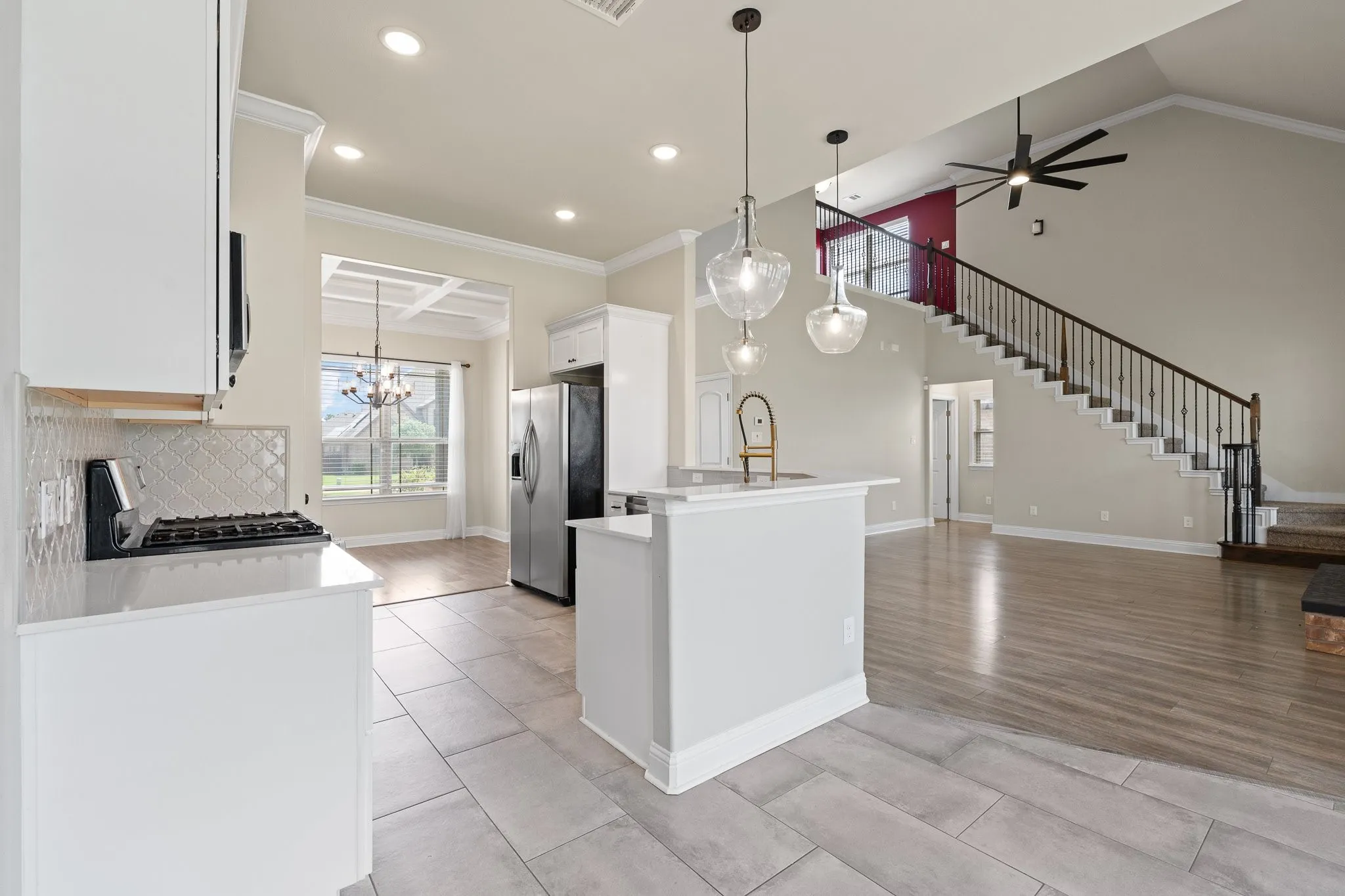 Single Family Residence For Sale in Johnson County , 906 Bent Wood Lane, Cleburne, Texas 76033, 3 Bedroom, 3 Bathroom, 2 Garage spaces, 2,174 Sqft, built in 2019, mls#21312524, Real Estate Agent in Cleburne, Homes For Sale in Johnson county, Homes For Sale in Cleburne, Realtor in Cleburne Texas, Real Estate Brokerage Independent Realty Texas, Luminita Cordes Realtor