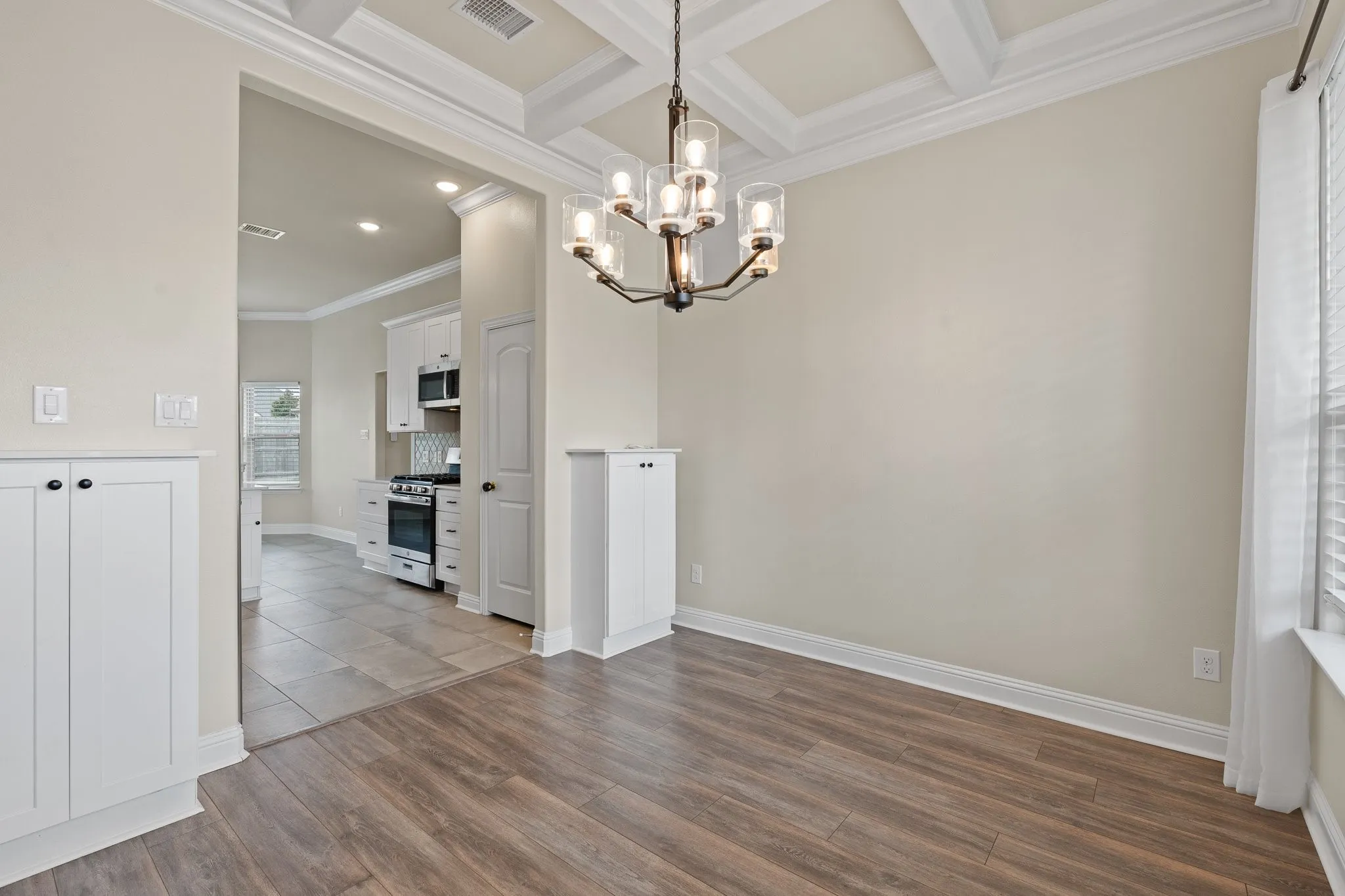 Single Family Residence For Sale in Johnson County , 906 Bent Wood Lane, Cleburne, Texas 76033, 3 Bedroom, 3 Bathroom, 2 Garage spaces, 2,174 Sqft, built in 2019, mls#21312524, Real Estate Agent in Cleburne, Homes For Sale in Johnson county, Homes For Sale in Cleburne, Realtor in Cleburne Texas, Real Estate Brokerage Independent Realty Texas, Luminita Cordes Realtor