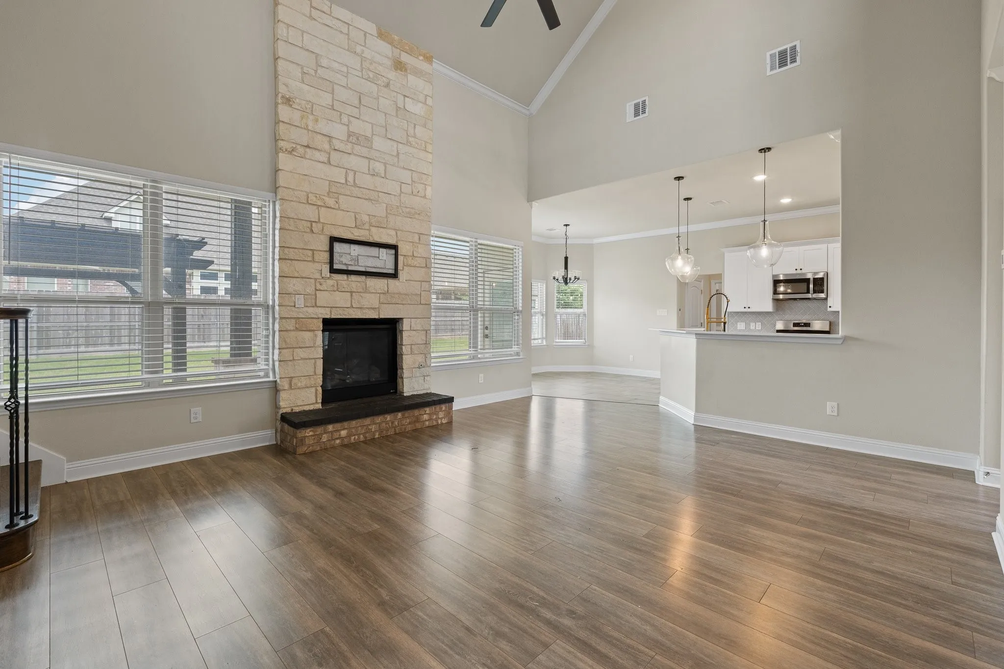 Single Family Residence For Sale in Johnson County , 906 Bent Wood Lane, Cleburne, Texas 76033, 3 Bedroom, 3 Bathroom, 2 Garage spaces, 2,174 Sqft, built in 2019, mls#21312524, Real Estate Agent in Cleburne, Homes For Sale in Johnson county, Homes For Sale in Cleburne, Realtor in Cleburne Texas, Real Estate Brokerage Independent Realty Texas, Luminita Cordes Realtor