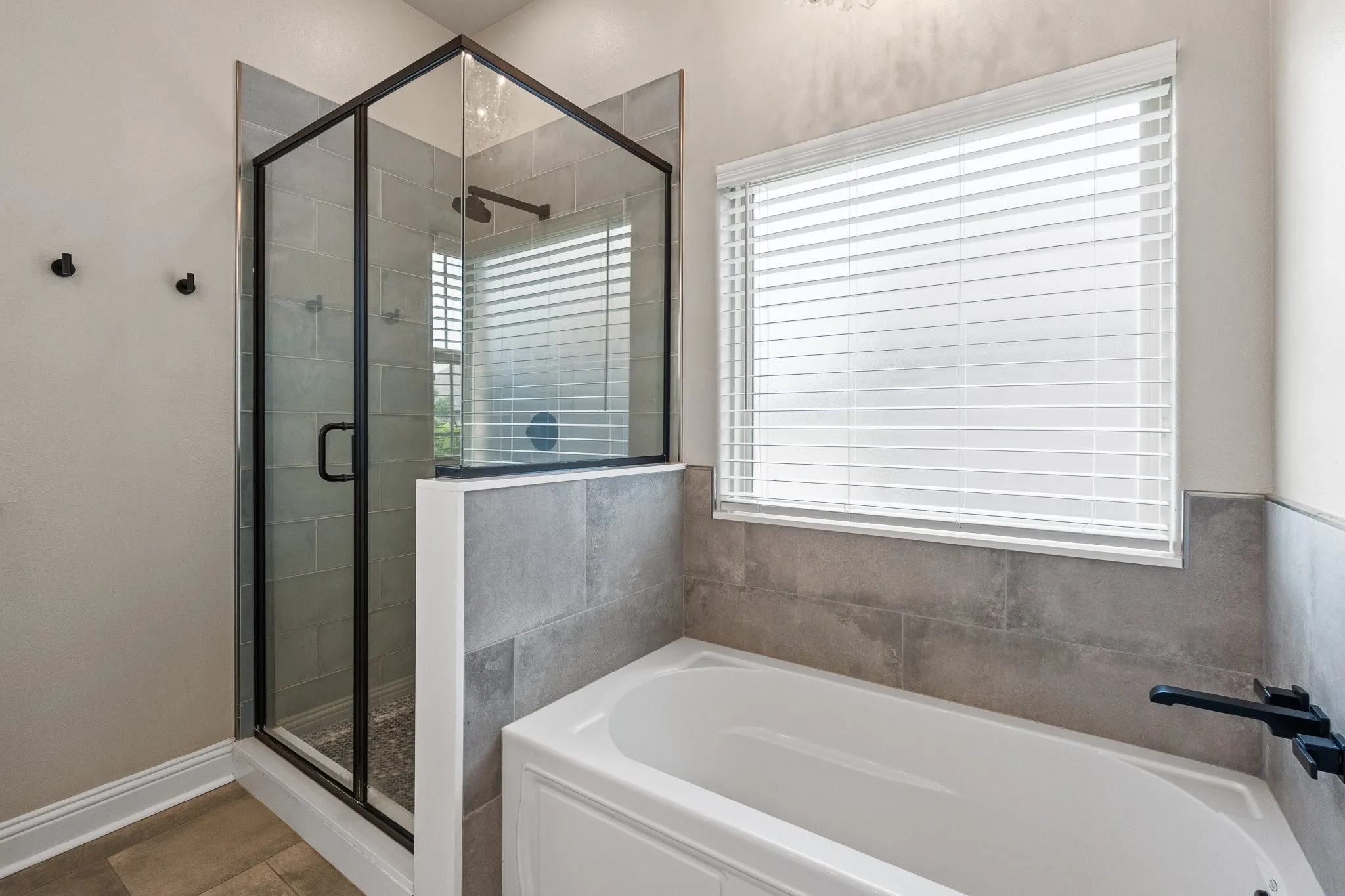Single Family Residence For Sale in Johnson County , 906 Bent Wood Lane, Cleburne, Texas 76033, 3 Bedroom, 3 Bathroom, 2 Garage spaces, 2,174 Sqft, built in 2019, mls#21312524, Real Estate Agent in Cleburne, Homes For Sale in Johnson county, Homes For Sale in Cleburne, Realtor in Cleburne Texas, Real Estate Brokerage Independent Realty Texas, Luminita Cordes Realtor