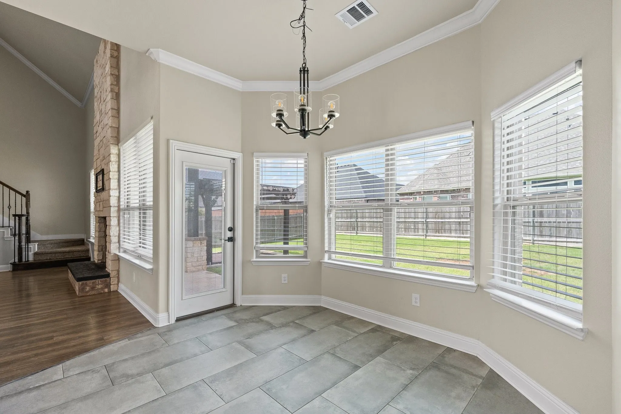 Single Family Residence For Sale in Johnson County , 906 Bent Wood Lane, Cleburne, Texas 76033, 3 Bedroom, 3 Bathroom, 2 Garage spaces, 2,174 Sqft, built in 2019, mls#21312524, Real Estate Agent in Cleburne, Homes For Sale in Johnson county, Homes For Sale in Cleburne, Realtor in Cleburne Texas, Real Estate Brokerage Independent Realty Texas, Luminita Cordes Realtor