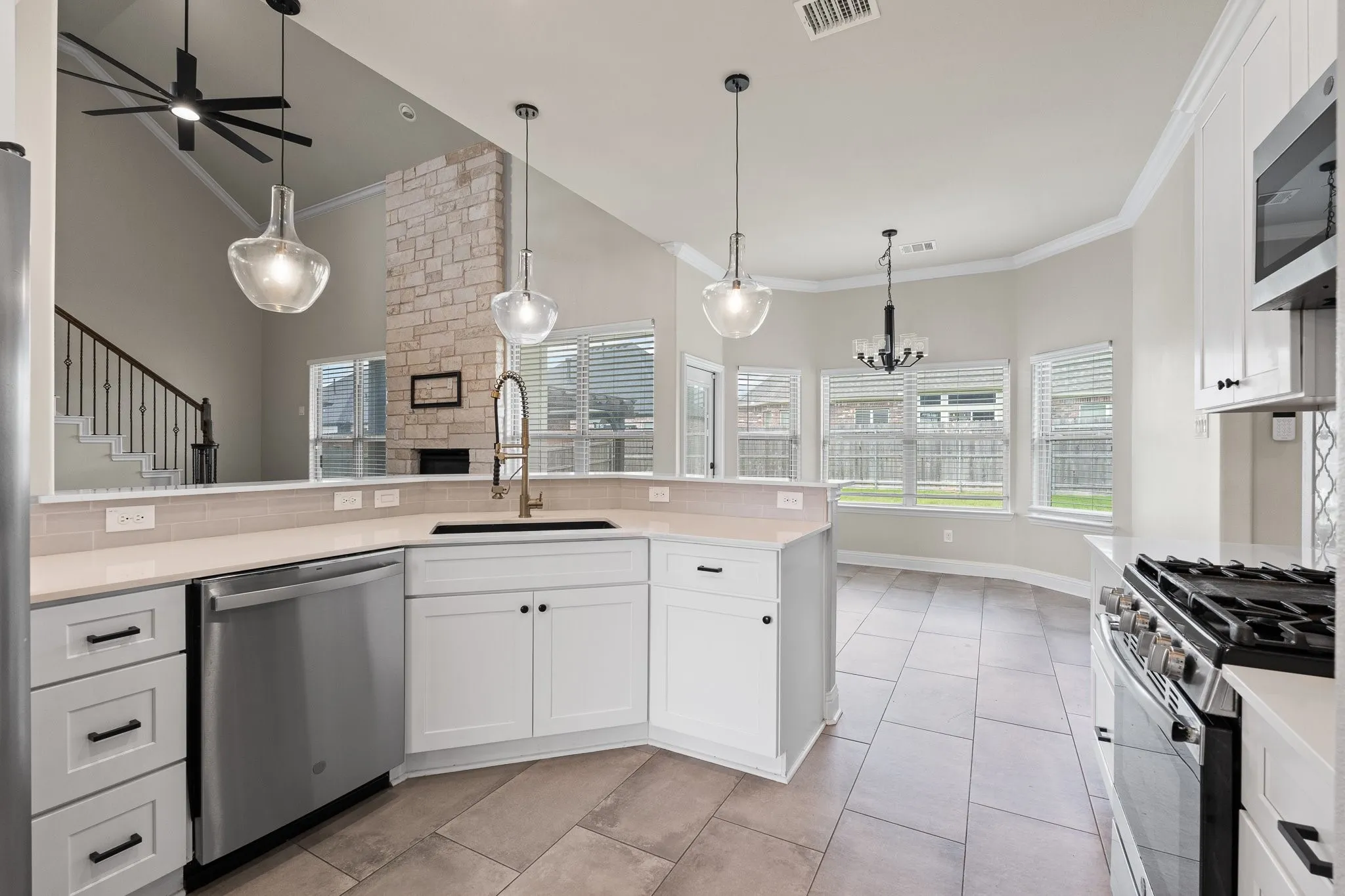 Single Family Residence For Sale in Johnson County , 906 Bent Wood Lane, Cleburne, Texas 76033, 3 Bedroom, 3 Bathroom, 2 Garage spaces, 2,174 Sqft, built in 2019, mls#21312524, Real Estate Agent in Cleburne, Homes For Sale in Johnson county, Homes For Sale in Cleburne, Realtor in Cleburne Texas, Real Estate Brokerage Independent Realty Texas, Luminita Cordes Realtor